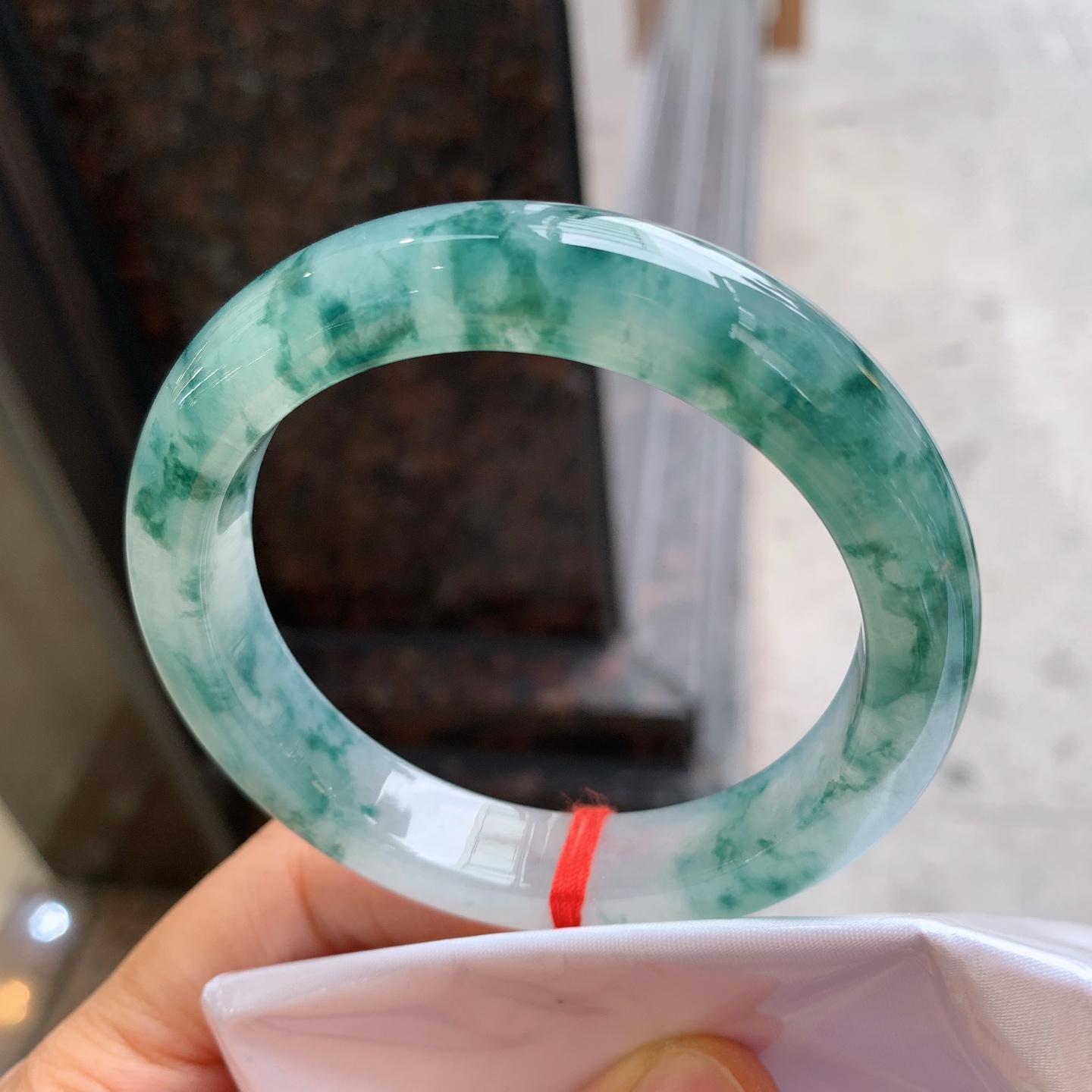 正圈飘花 无裂 尺寸：57.2/11.8/9.2 冰润