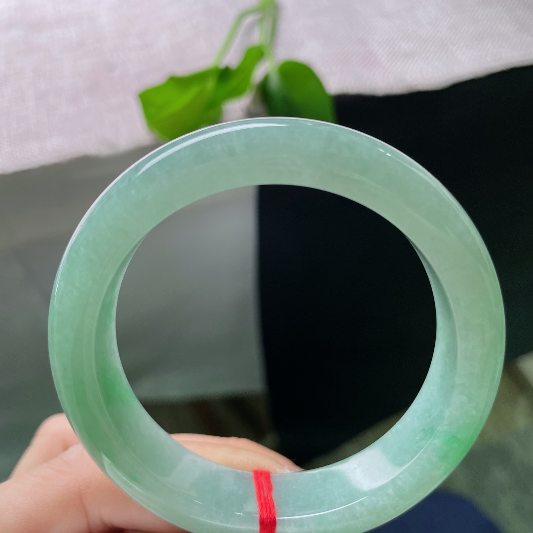 53.7/12.7/8.6果绿底正圈，颜色甜美，简单好看，清新又治愈，无裂，ss51644a