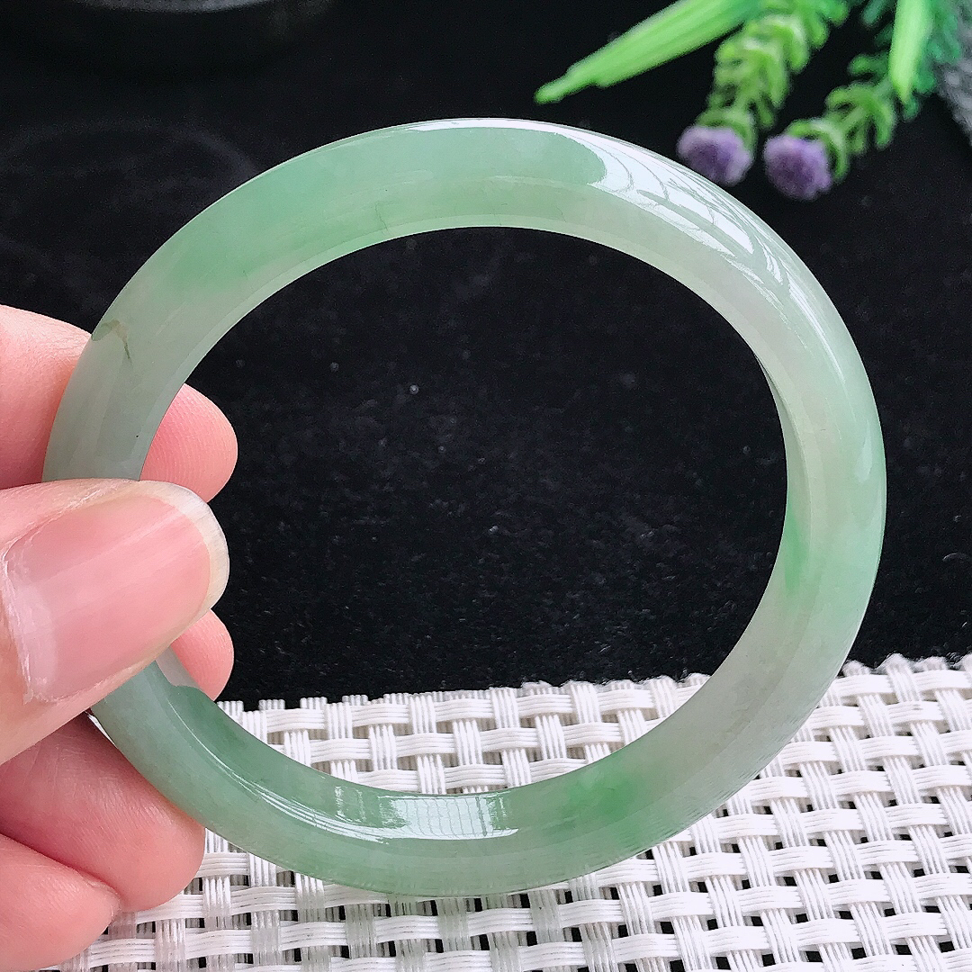 实拍A货翡翠55.5/9/7.8老坑冰胶飘绿手镯宽边玉镯平安镯