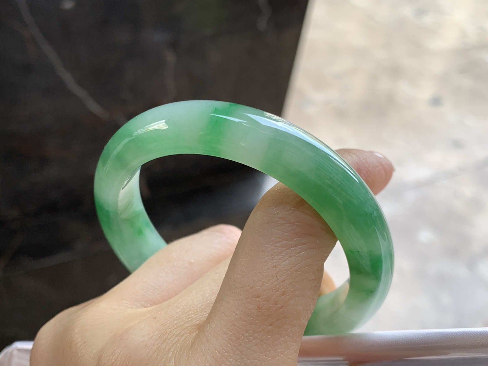 54.5-11.6-8

糯冰种带色手镯^_^有种有色～绿色浓郁漂亮