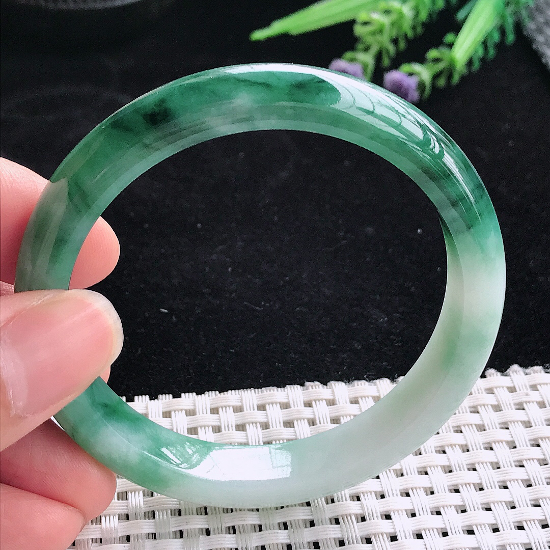 实拍A货翡翠56.5/11/7.8老坑精美温润飘花手镯宽边玉镯平安镯