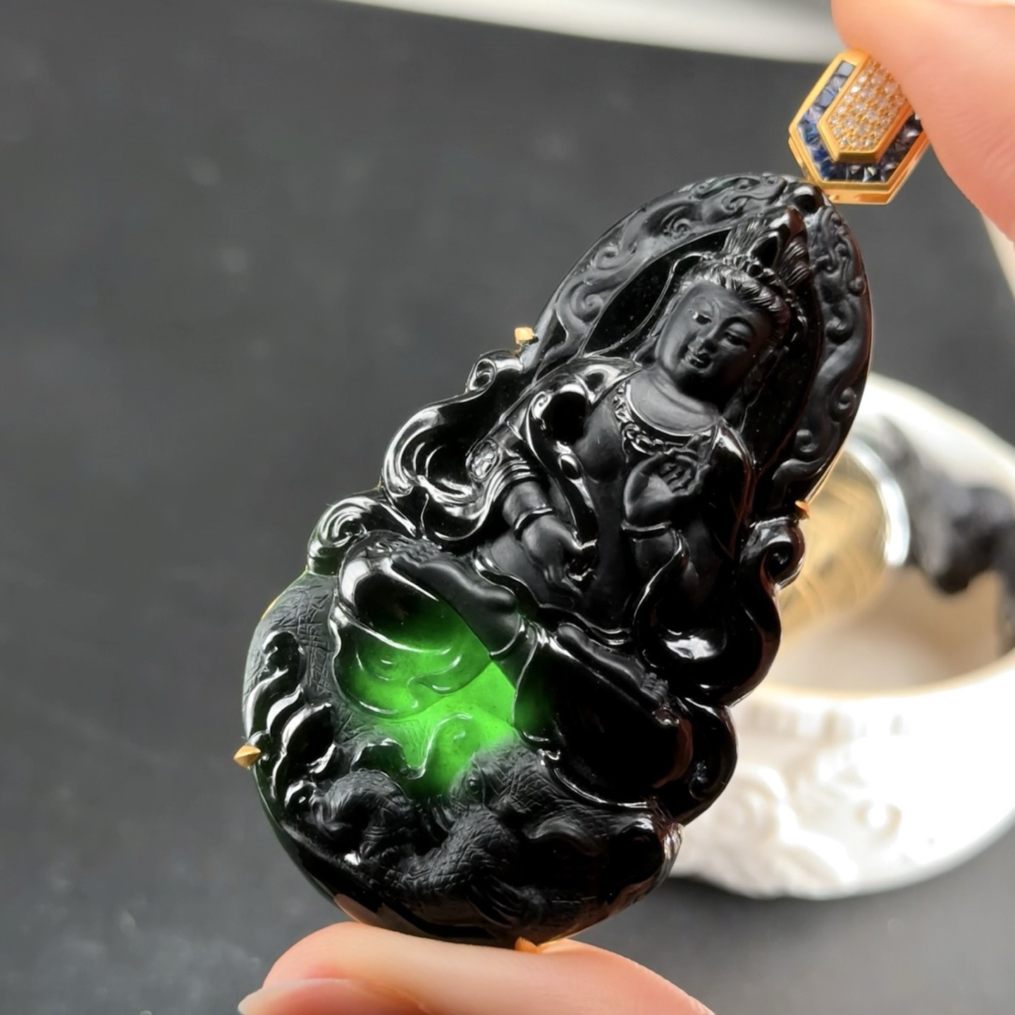 精品18k墨翠普贤菩萨 种好色正 黑度极好 打灯通透 油性十足 尺寸73.2