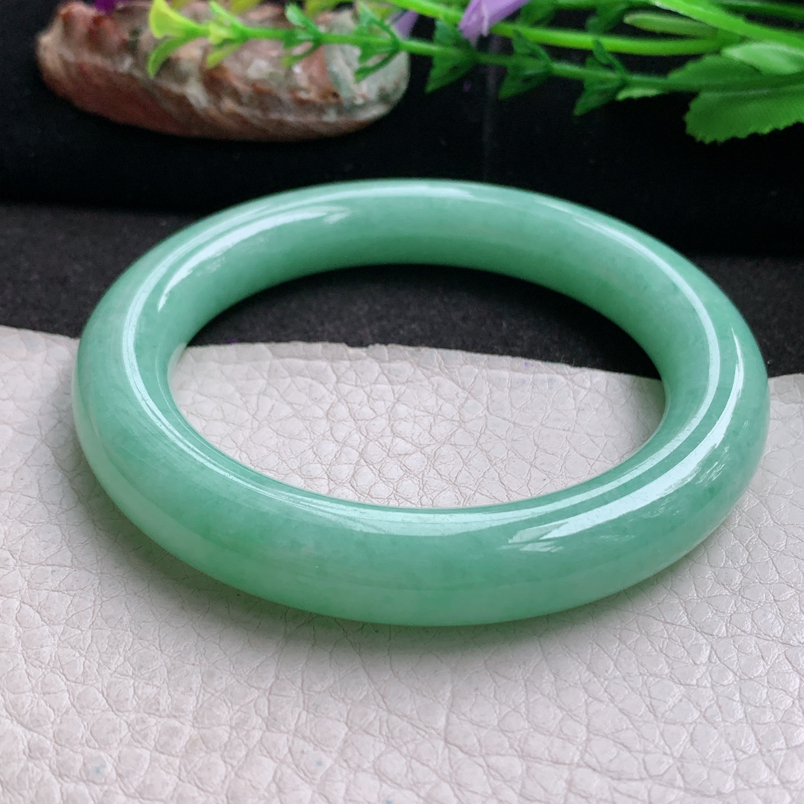 yh实拍57.5*11.3美人镯 天然缅甸翡翠a货手镯满绿圆条玉镯子