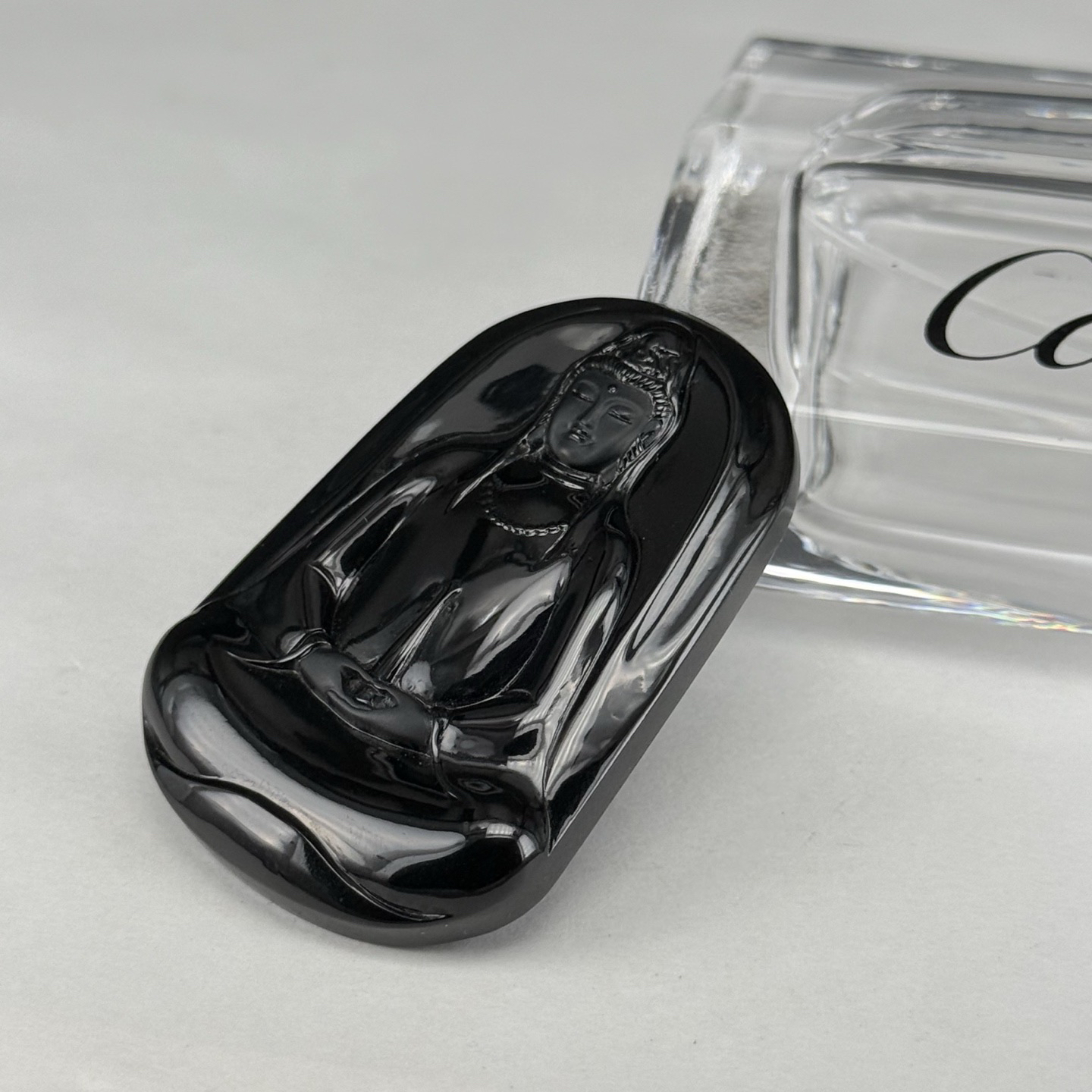 精品墨翠素衣观音 种好色正 黑度极好 打灯通透 油性十足 尺寸51.6