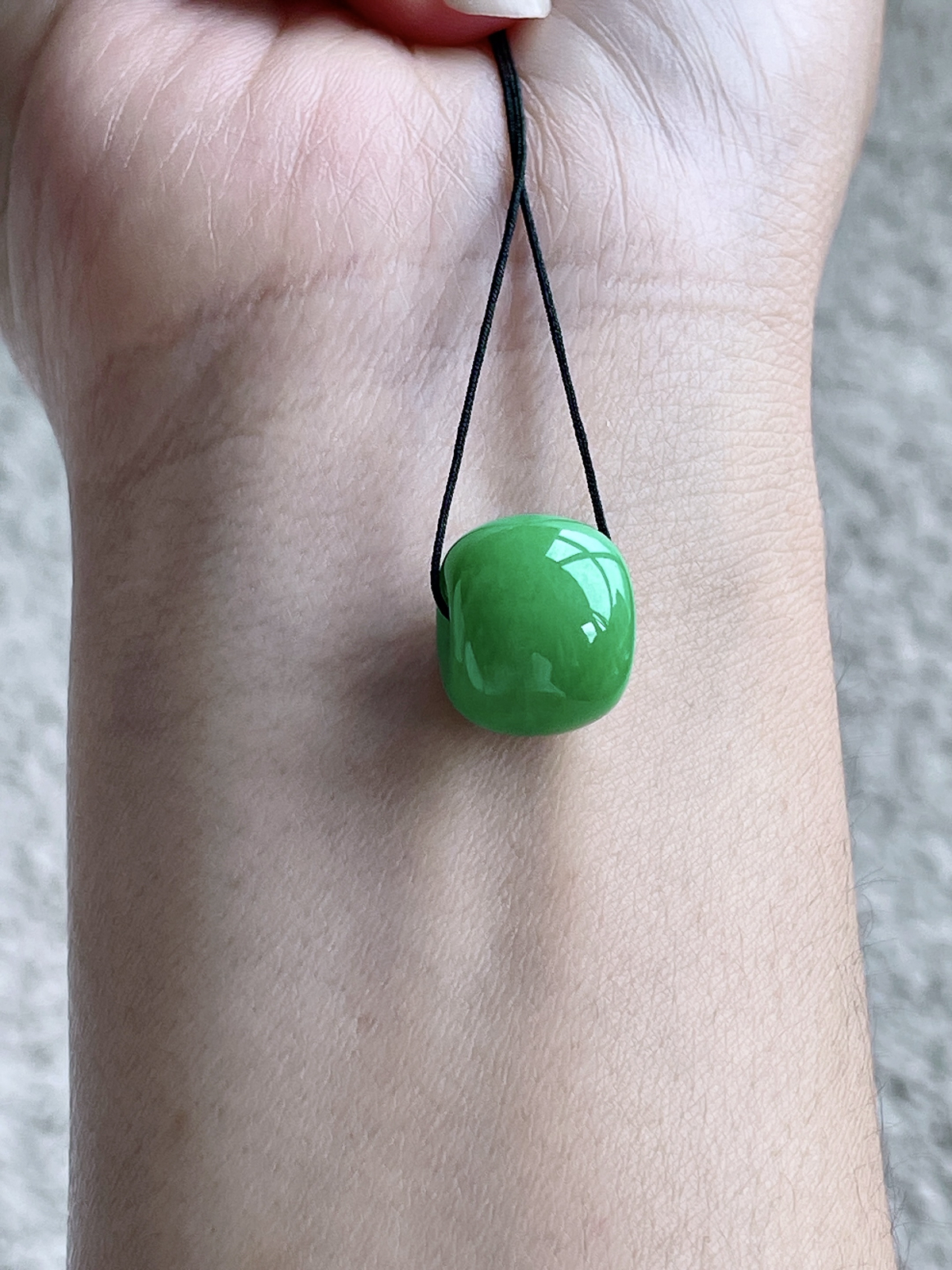 【裸石】冰阳绿路路通吊坠
【说明】缅料 性价比高  
【尺寸】15-12.4..