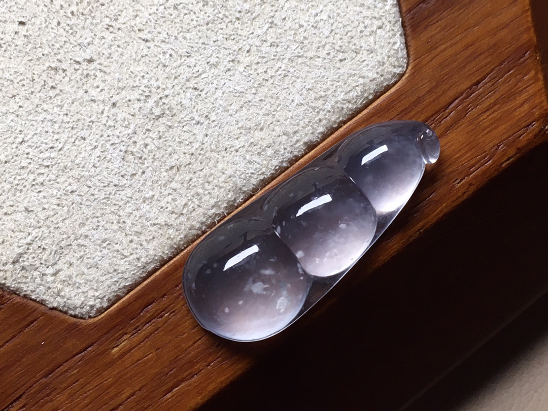 ️ 玻璃种木那福豆 底子水润无比，胶感十足，灵动起光，尺寸26.8*10.7*4.8