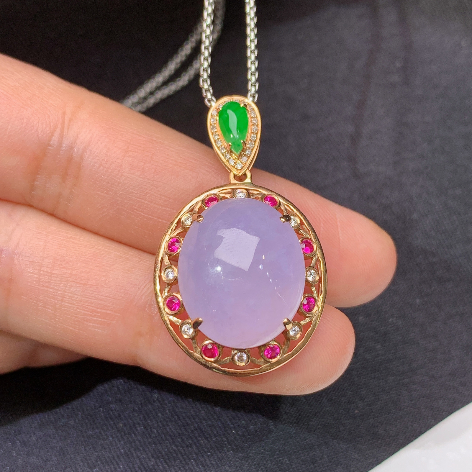 冰紫罗兰蛋面吊坠，18k金镶嵌，温润细腻，颜色鲜艳，Zha 尺寸32.6*19.6*9.6