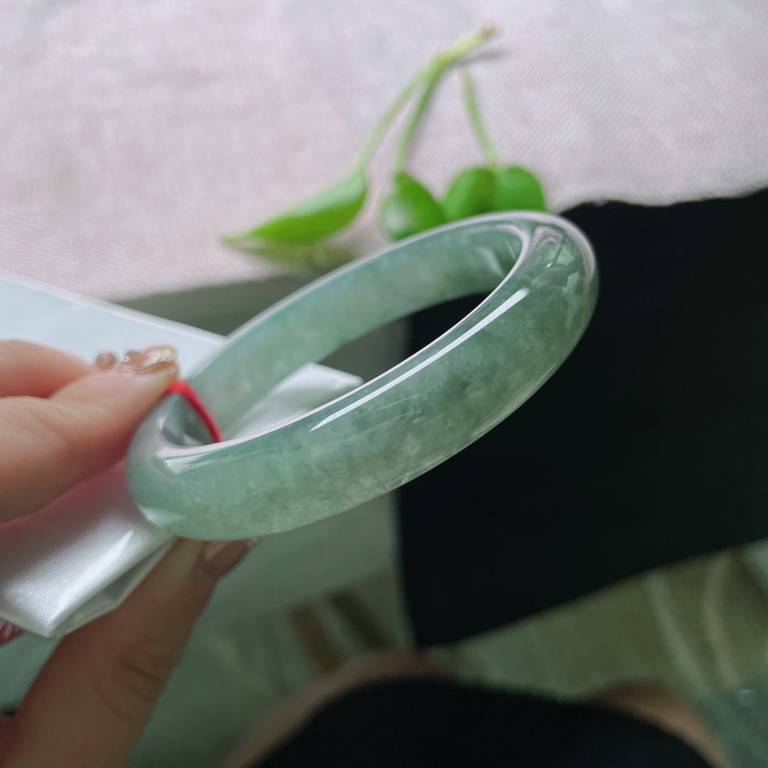 57.8/12/8，冰油青正圈，湖水蓝，熠熠生辉，种老水足，清透泛光，无裂，ss51797a