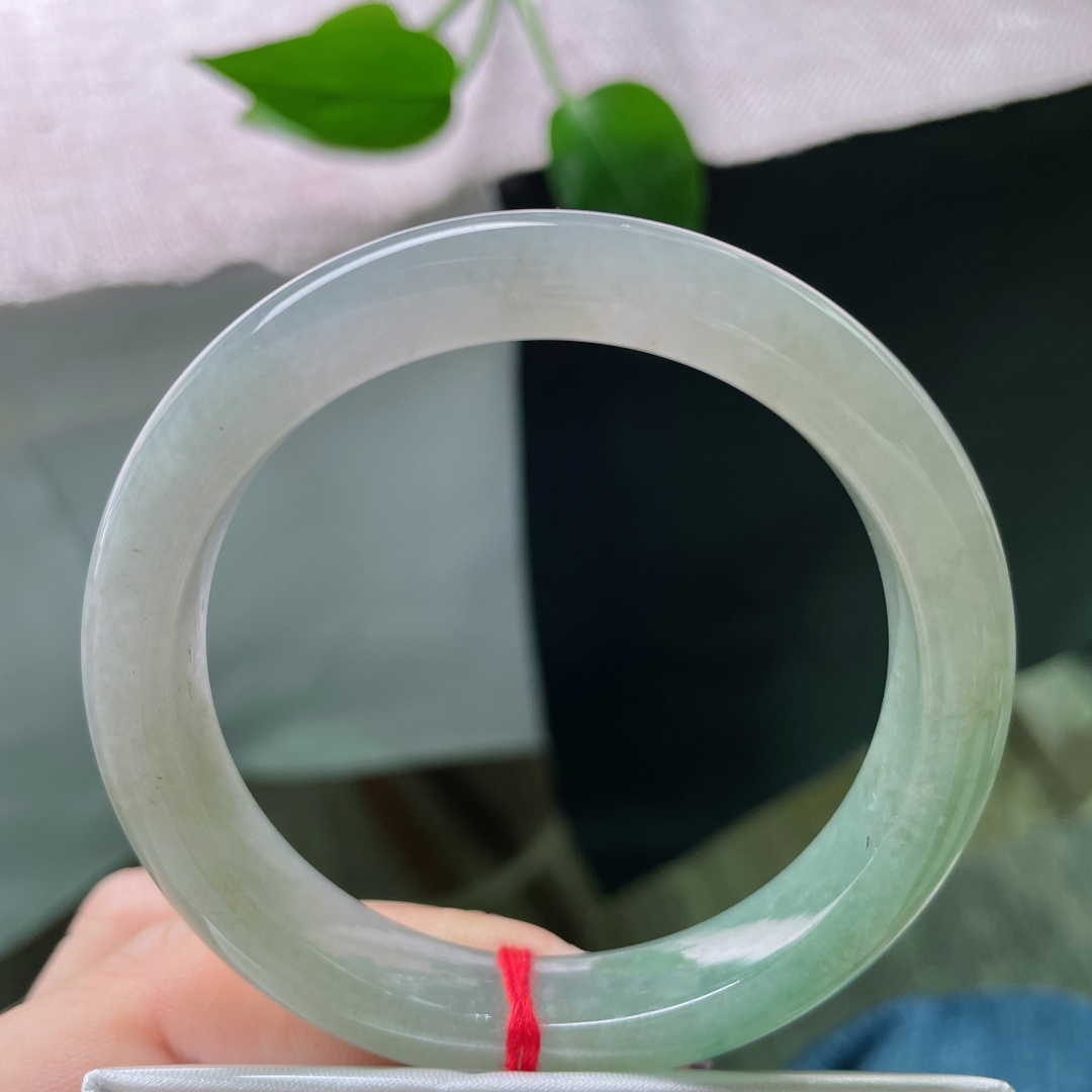 55.1/11.8/8.1，浅油绿正圈，颜色由浅入深循序渐进，别有韵味，无裂，ss51842a