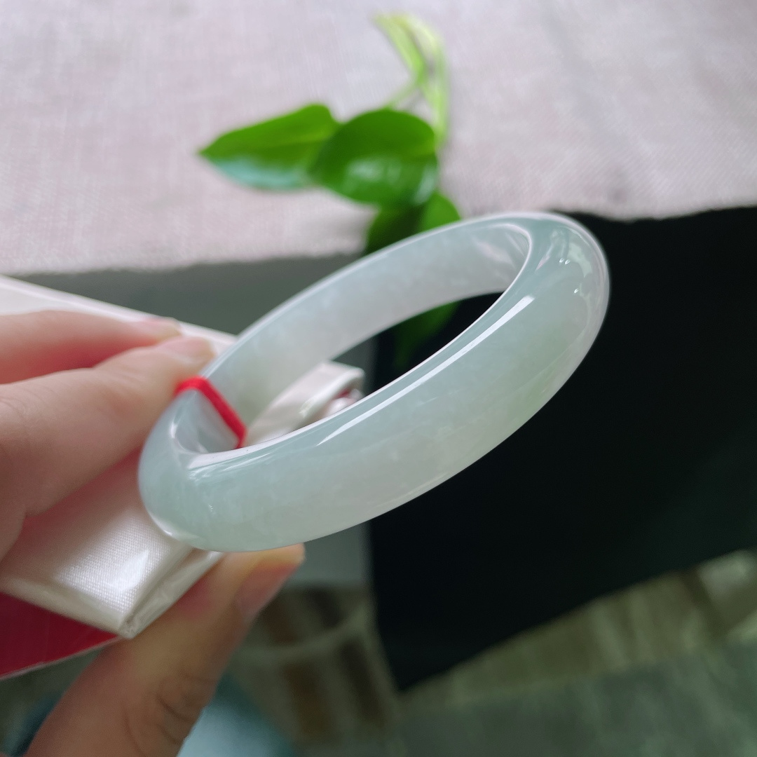 54.3/12.1/8.2，淡绿底正圈，水头好，种老，浅笑轻柔，精致，无裂，ss51769a