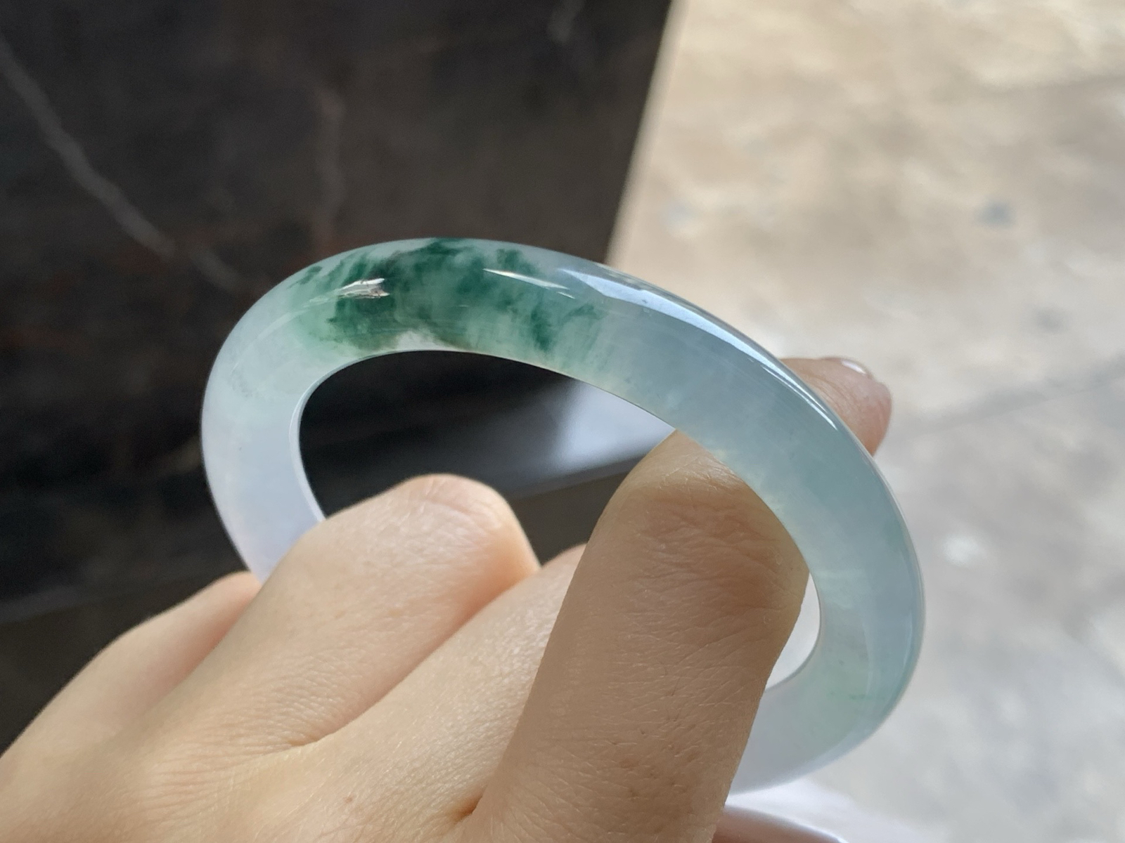 51.5-9.2-8.8

冰种飘花圆条手镯^_^种水好 飘花点缀