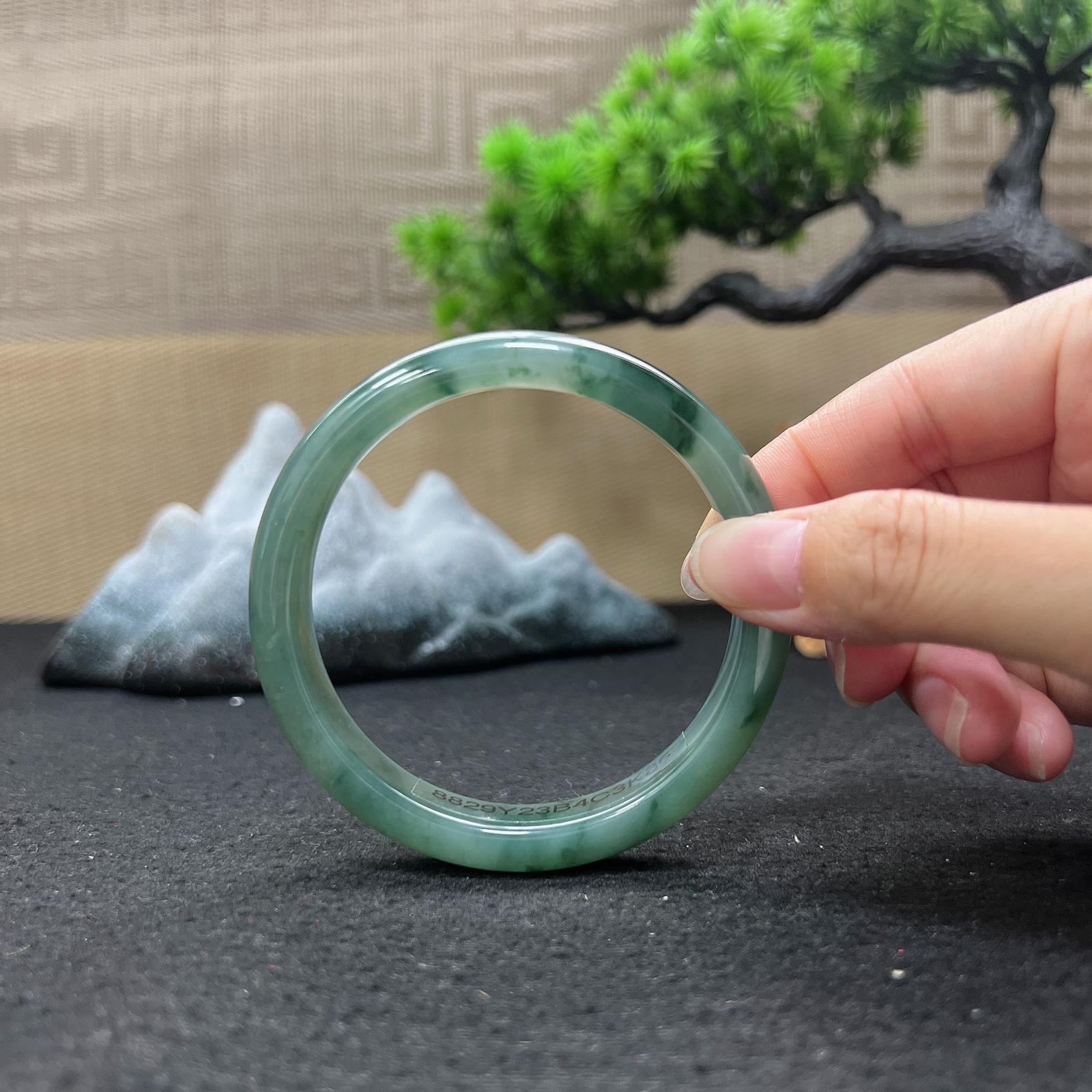 62圈口正圈油青飘花手镯