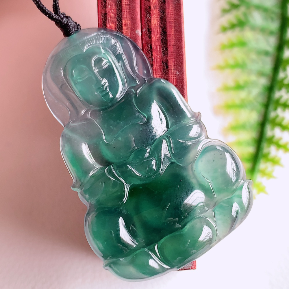 冰润精雕观音吊坠，法相端庄大气，工艺精湛，种色浓郁，细腻饱满冰润，种老水足，收藏佳品，佩戴大气  W   003.22尺寸：38.8-25.9-3.7mm