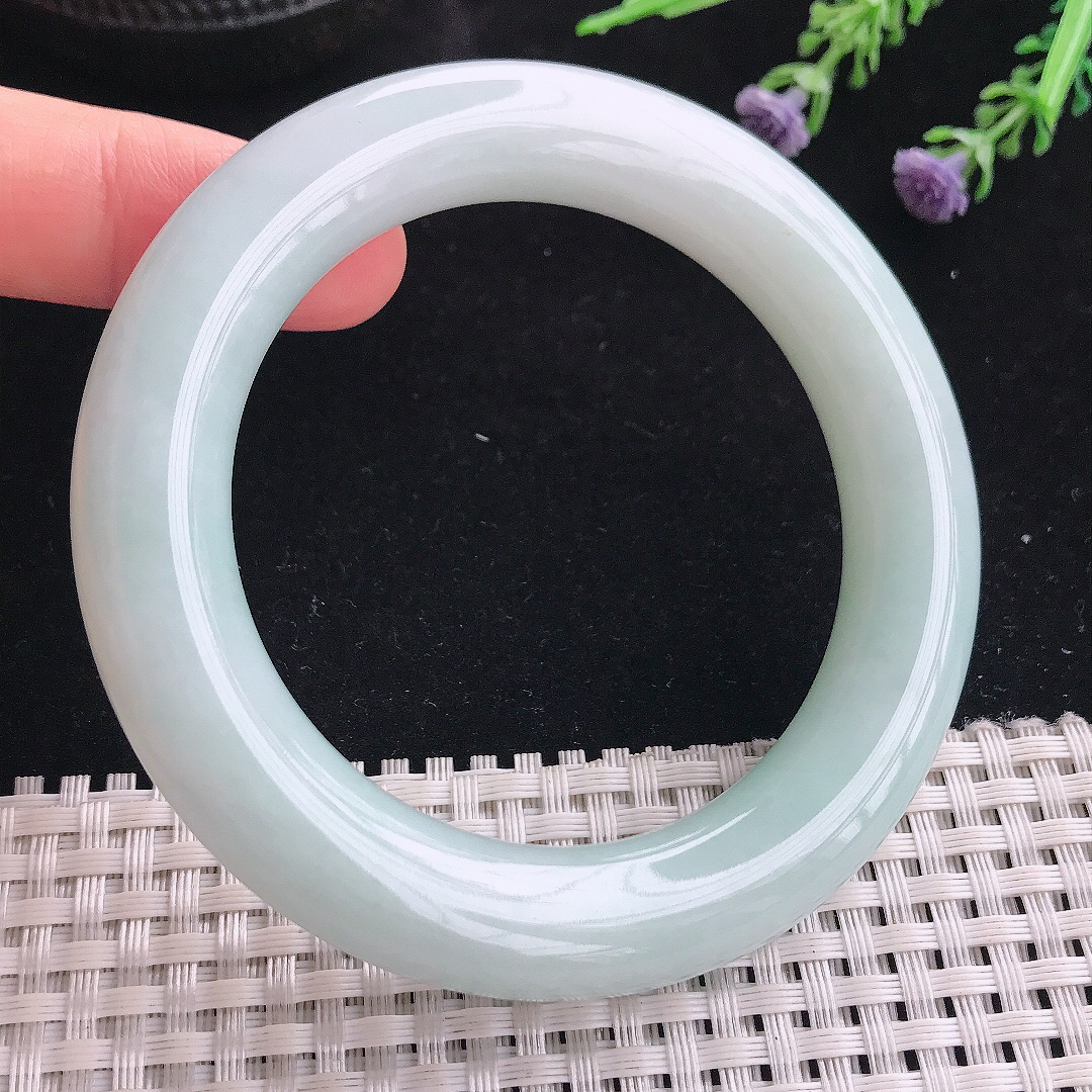 实拍A货翡翠55.8/11.5/12老坑秀气温润浅绿胖圆条手镯翡翠玉镯平安镯