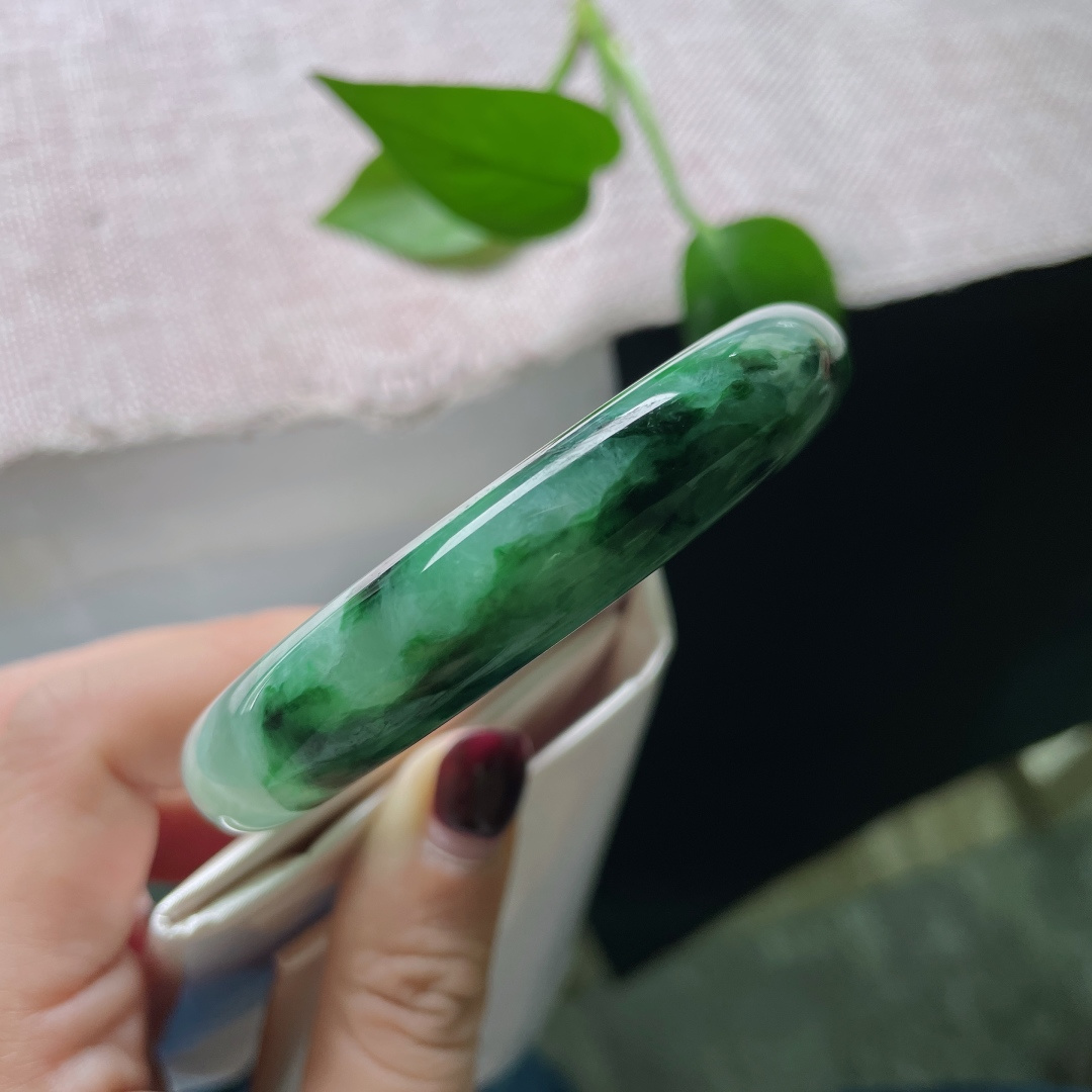 57.8/12.5/9.2飘绿正圈，青绿之间，藏着唐宋的风，与未说尽的语言。有棉线，ss51392a