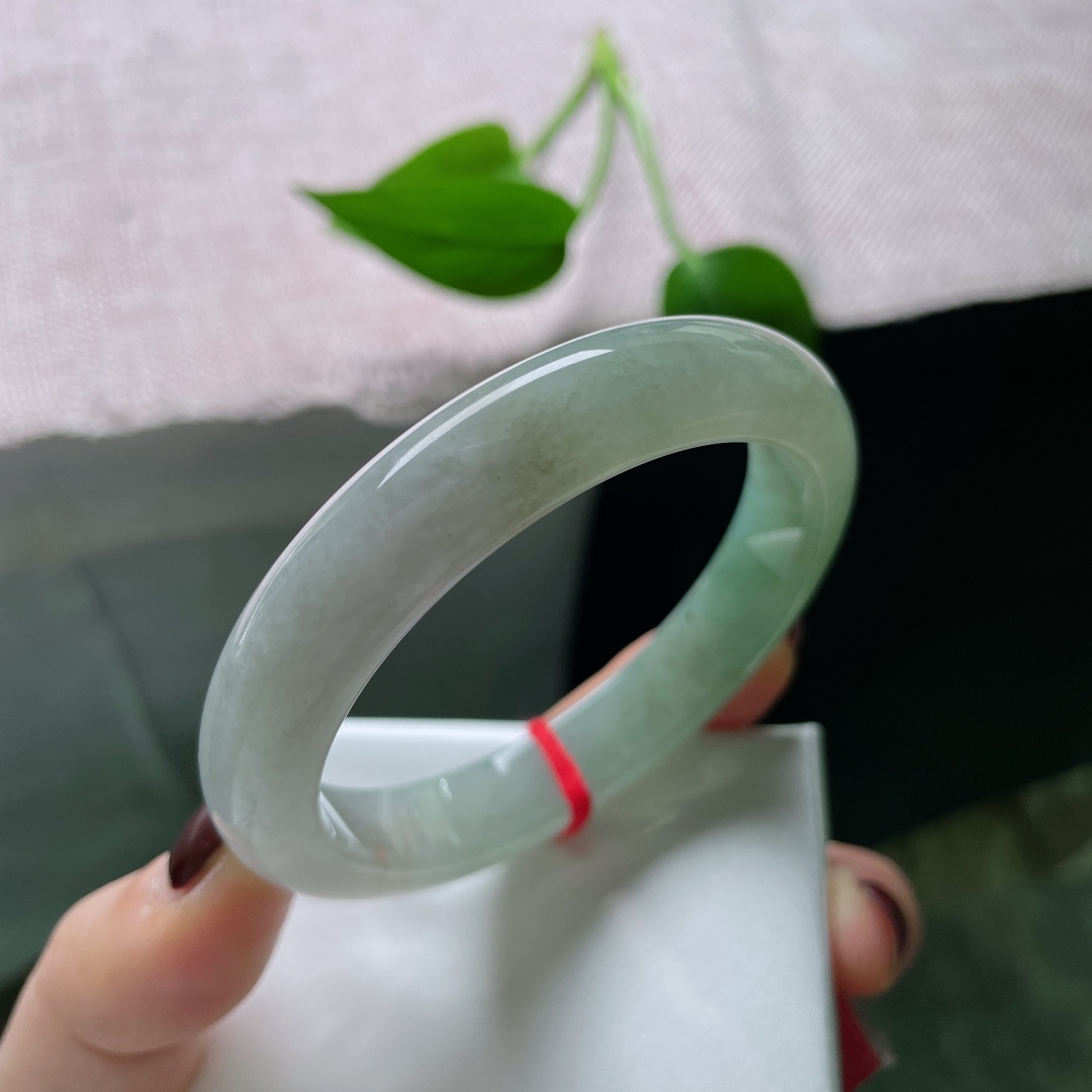 55.1/11.8/8.1，浅油绿正圈，颜色由浅入深循序渐进，别有韵味，无裂，ss51842a