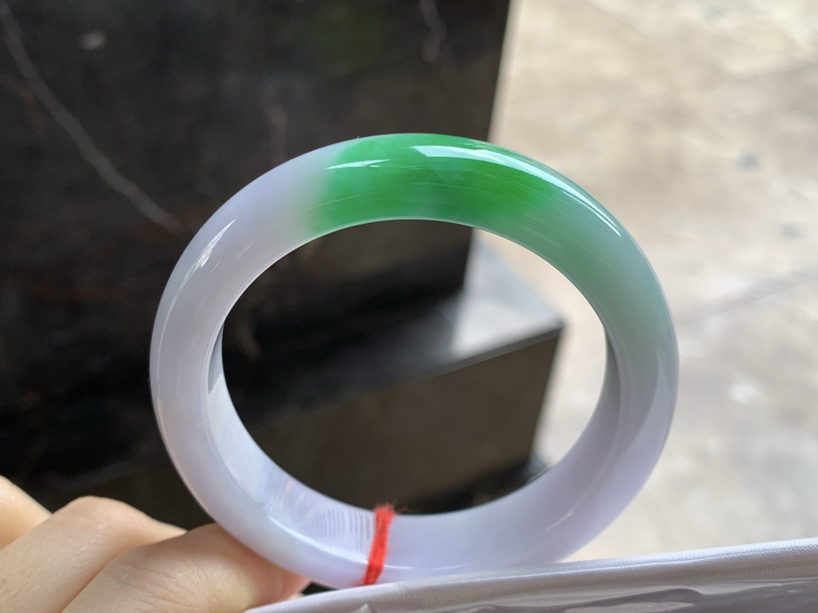 52-12.6-8.2

阳绿色手镯^_^底子细腻 绿色浓郁大气