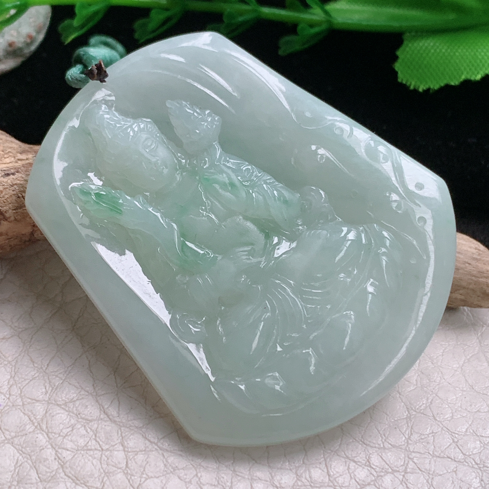 Bg实拍51.5*43.6*5.6缅甸翡翠淡绿飘绿虚空藏菩萨吊坠