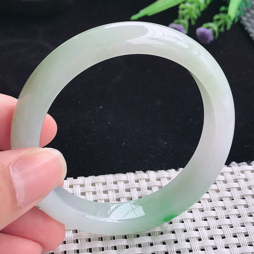 实拍A货翡翠55.8/11.8/8.3老坑冰润起胶飘阳绿手镯宽边玉镯平安镯