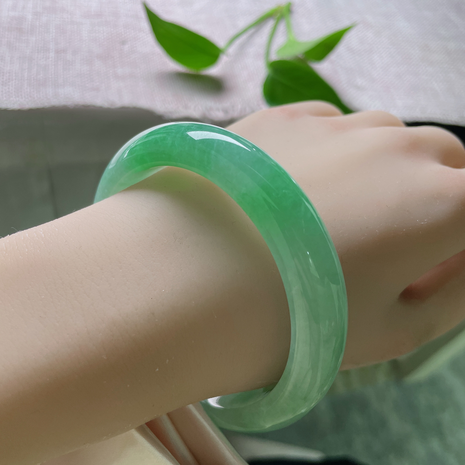 尺寸：60.5/13/8.8，满色正圈，大圈口，贵气十足。ss51672a..