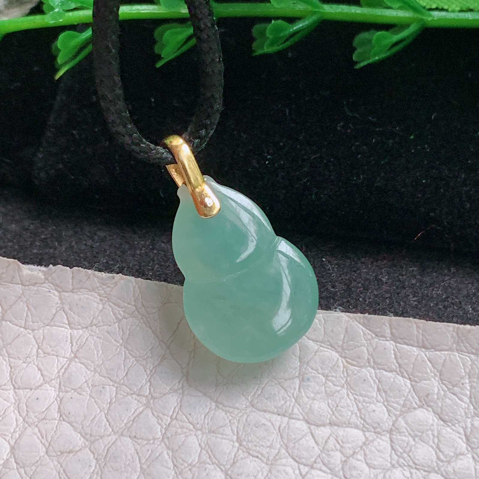 axm实拍23*12.8*5.8缅甸翡翠冰睛水小葫芦吊坠镶金平安锁骨坠