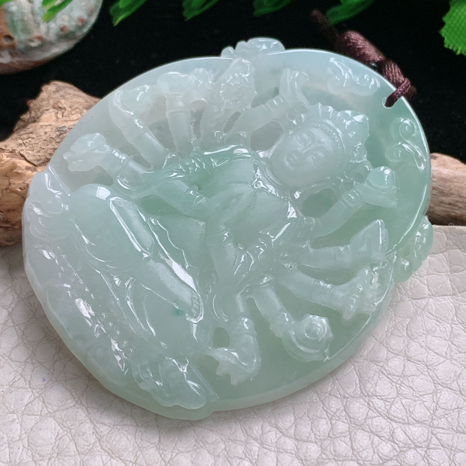 Bg实拍53.5*45.8*6.2缅甸翡翠浅绿千手观音吊坠 精雕守护神