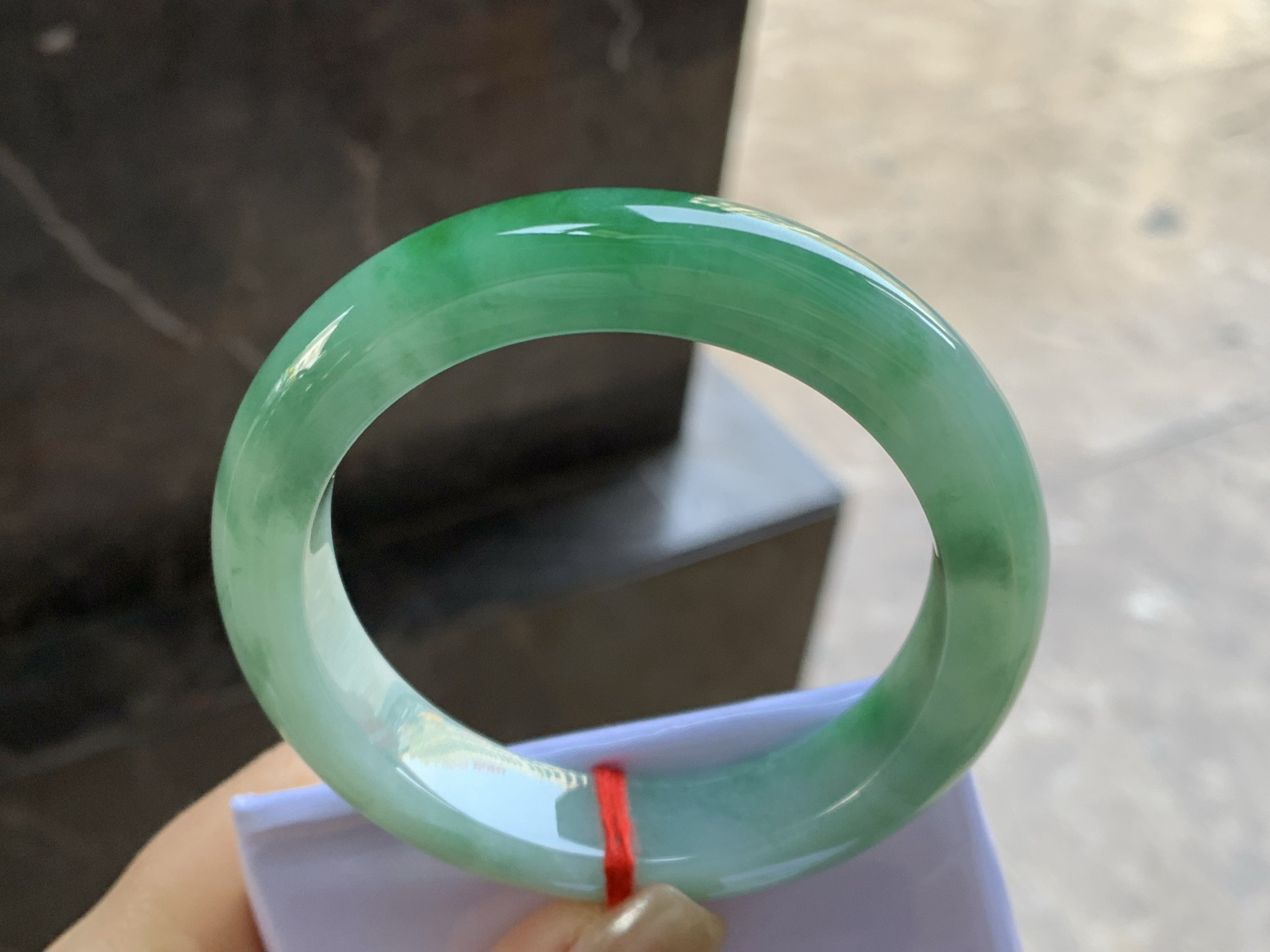 55-12.9-9.5

辣绿色手镯^_^底子细腻 绿色浓郁