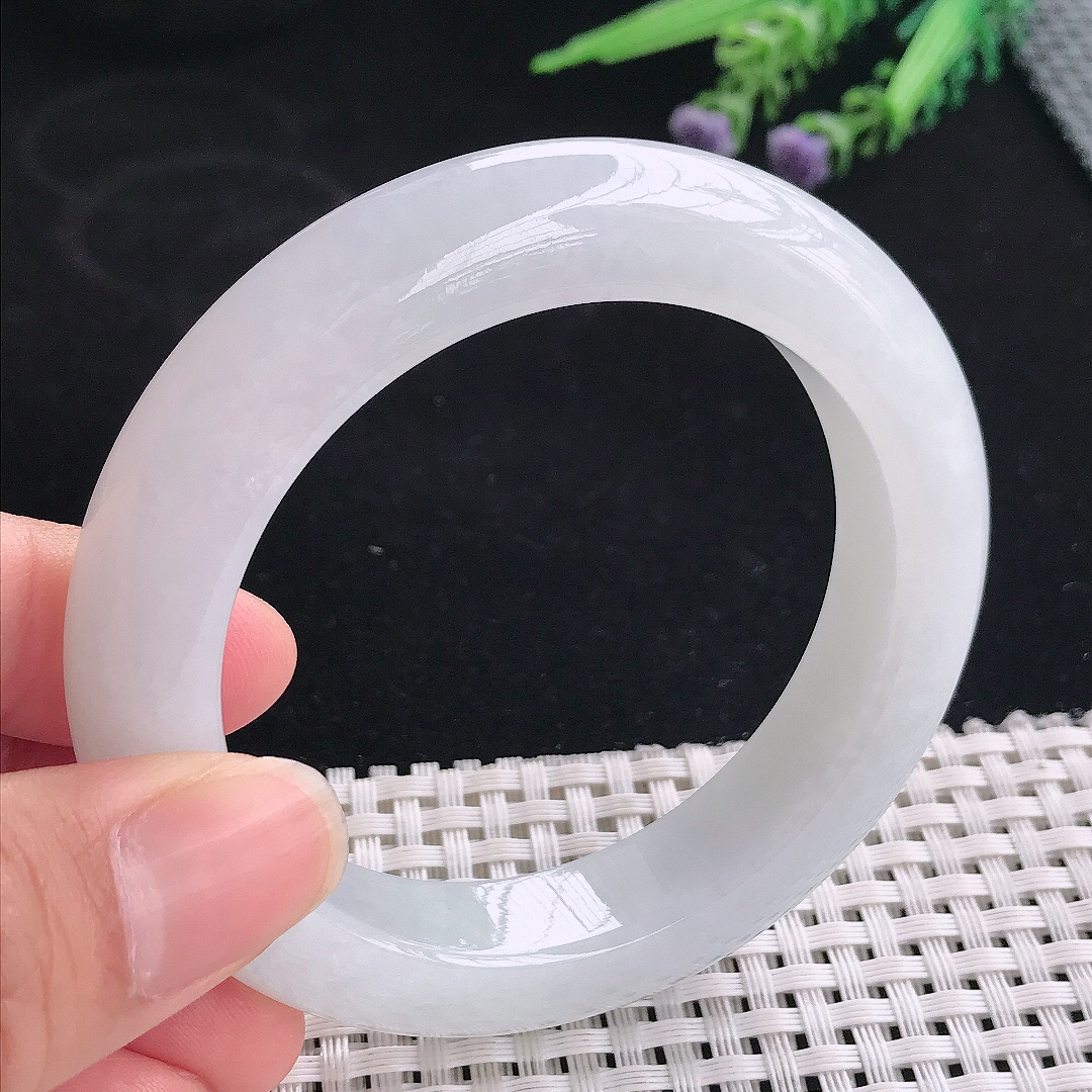 实拍A货翡翠55/12.5/10.3老坑秀气冰润月光白手镯宽边玉镯平安镯