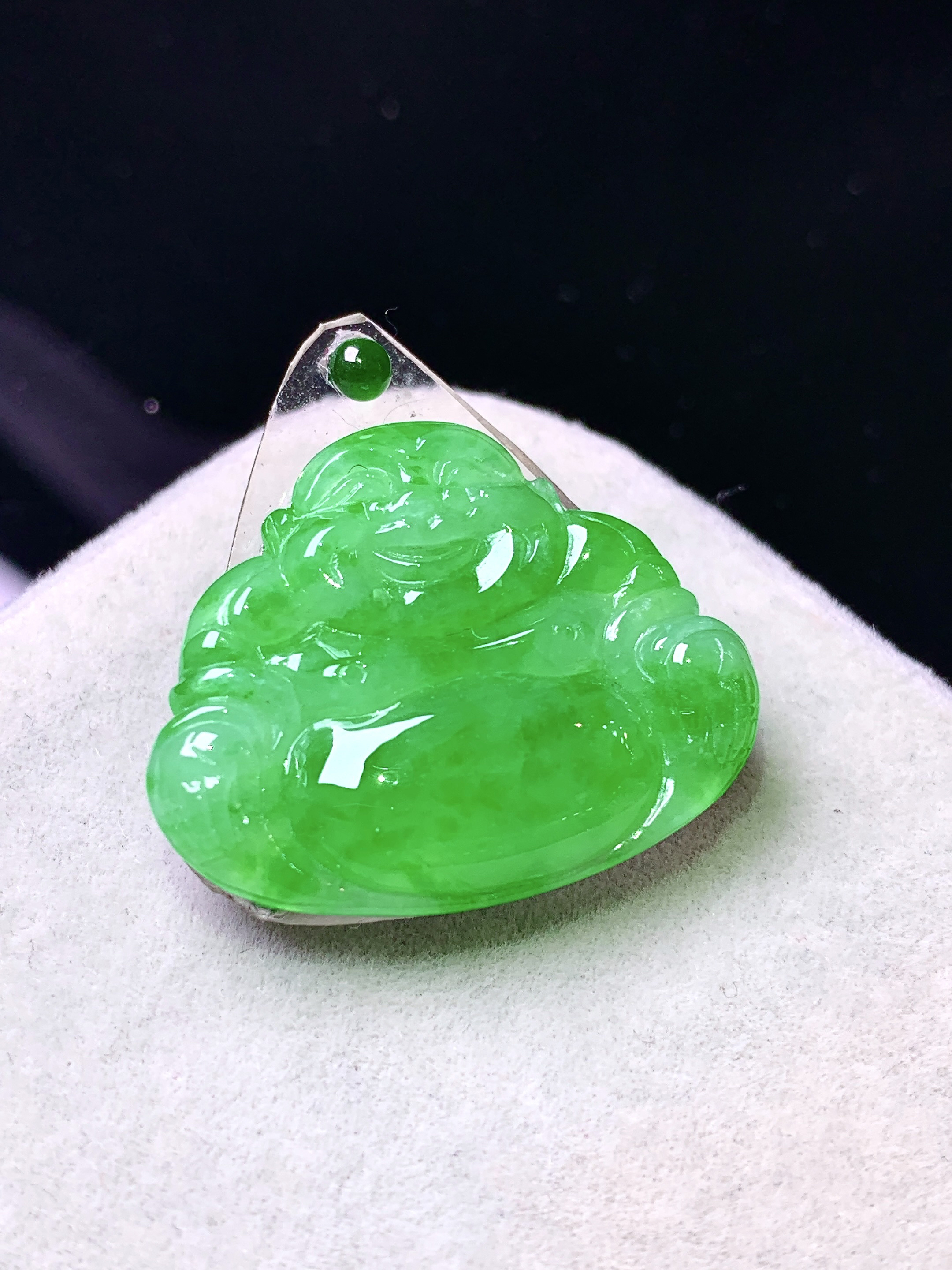 镶嵌款 冰阳绿佛公吊坠 玉质细腻 色泽艳丽清新 水润亮眼 整体尺寸19.8*24.5*4*2x