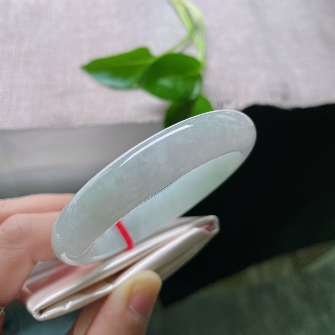 54.3/12.1/8.2，淡绿底正圈，水头好，种老，浅笑轻柔，精致，无裂，ss51769a