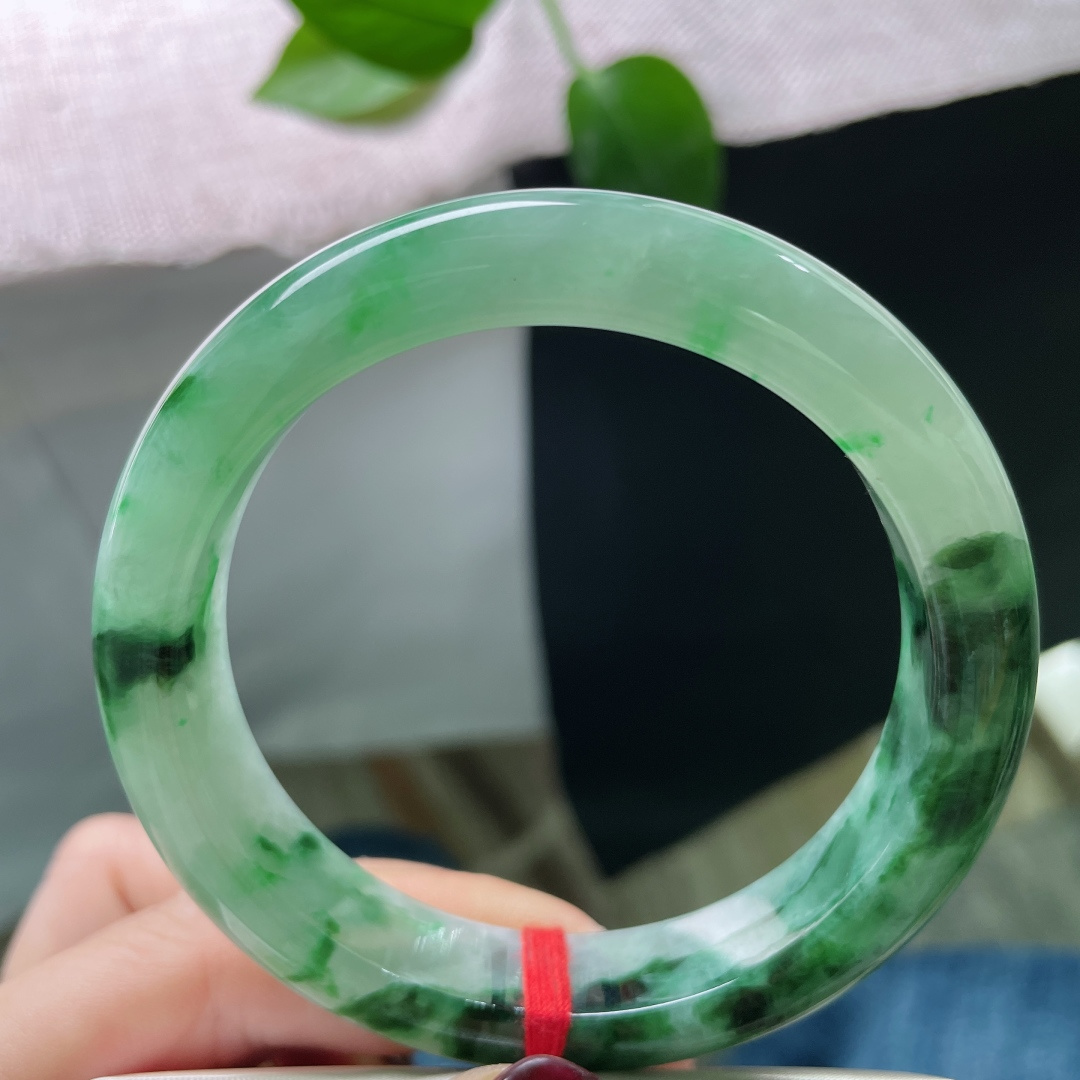 57.8/12.5/9.2飘绿正圈，青绿之间，藏着唐宋的风，与未说尽的语言。有棉线，ss51392a