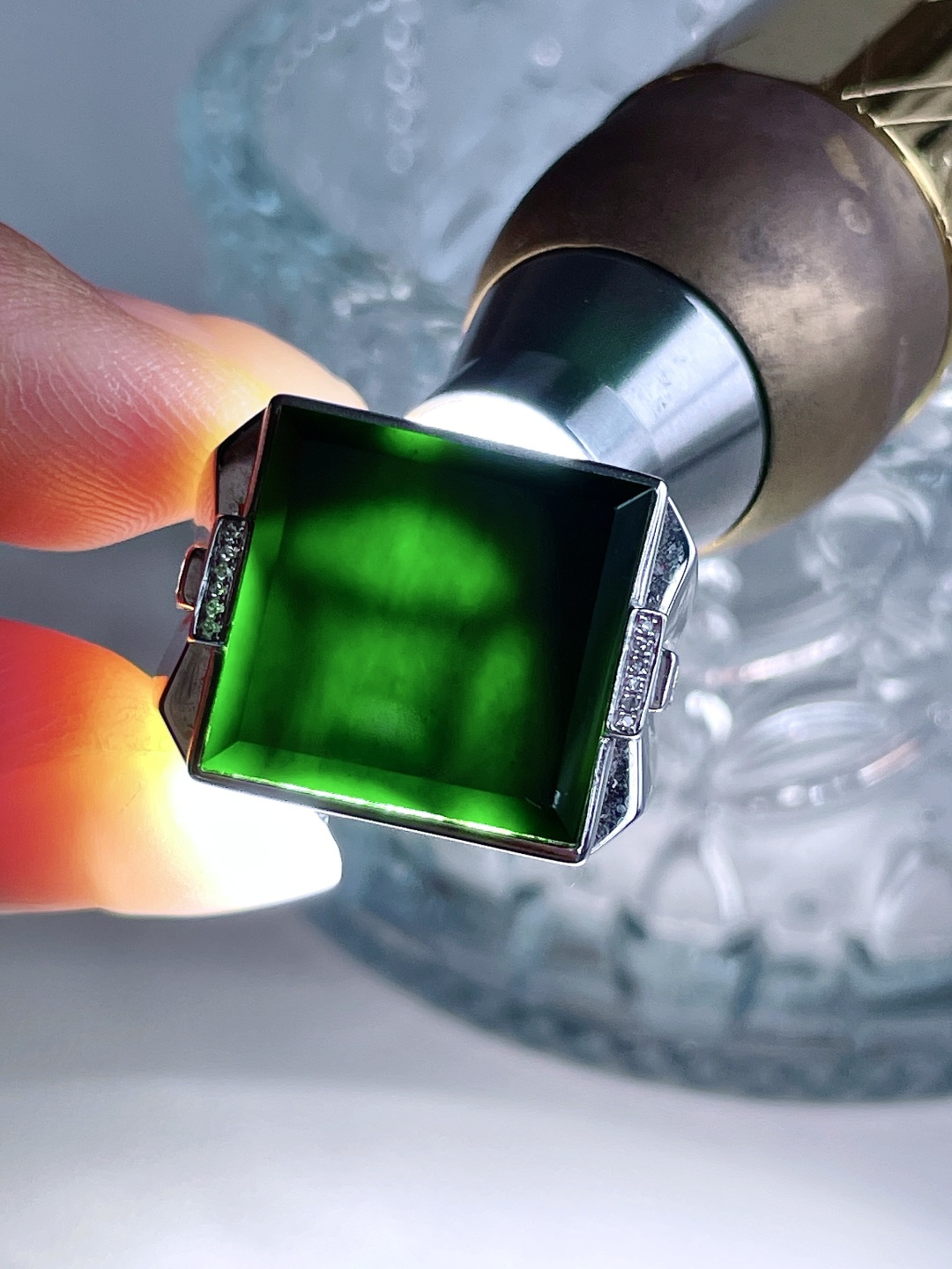 墨翠马鞍戒指，缅料 18k金镶嵌 无裂 性比高，裸石15-14.5-3.6，圈口21号，重量10克