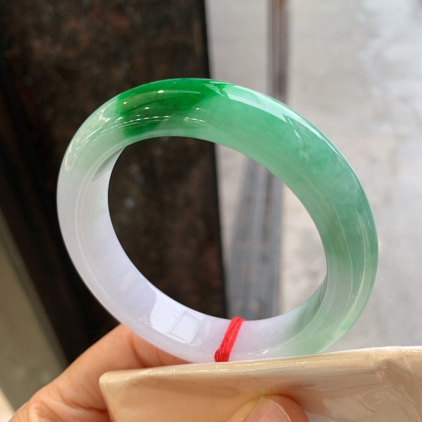 正圈飘绿 有纹 尺寸：55/12.8/9  色辣