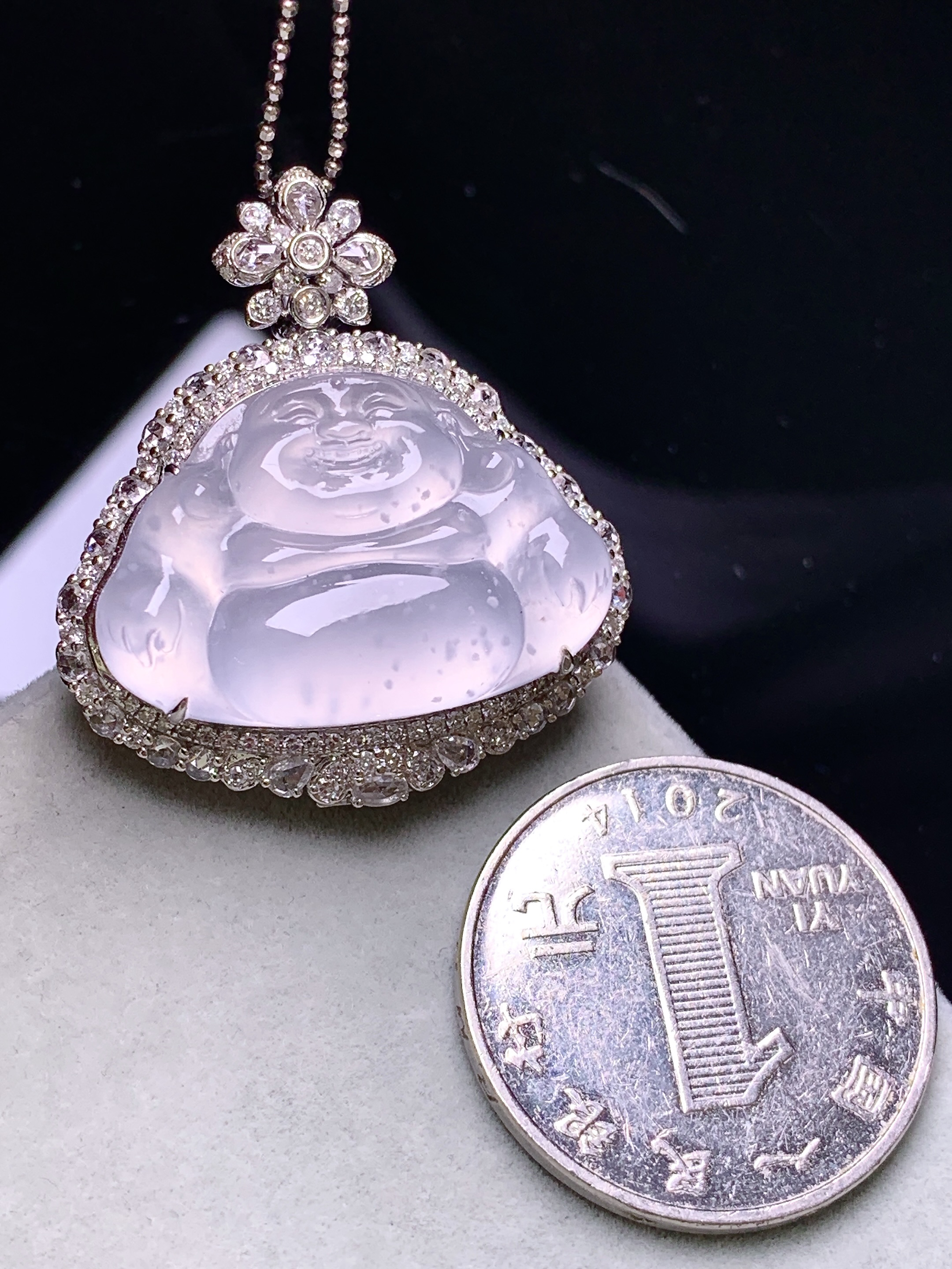 18k金钻镶嵌冰种佛公吊坠 玉质细腻 色泽艳丽清新 水润亮眼 整体尺寸33.8*30*12.6s2