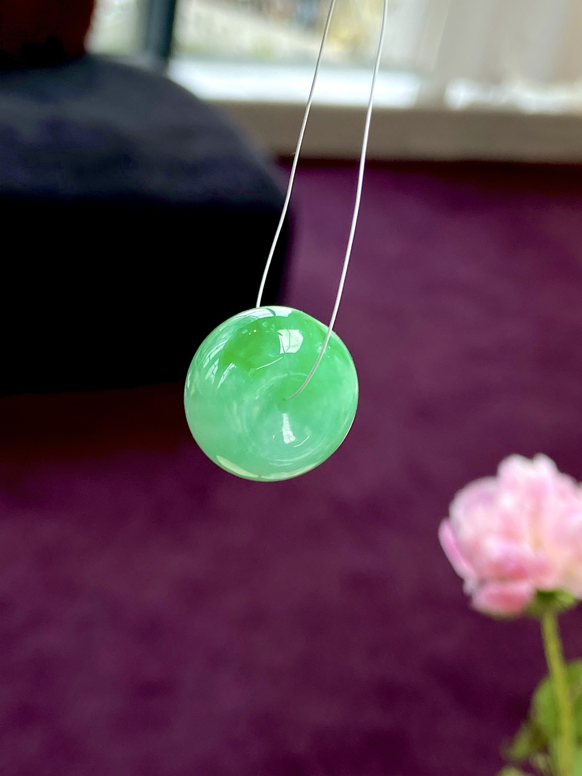 ️飘绿路路通，厚轮胎，是忍不住回头反复欣赏的品质，直接绳扣一戴上身回头率超高，裸石：19-11mm..