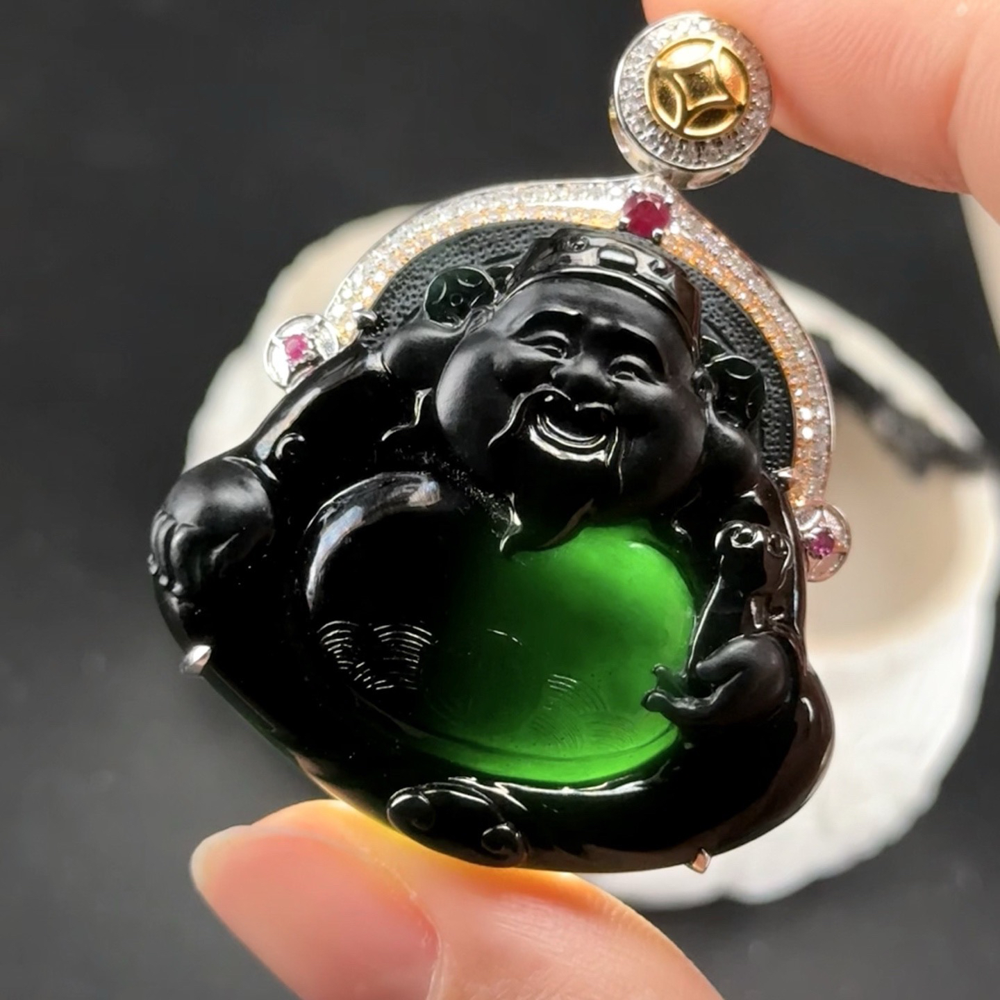 精品18k墨翠财神爷 种好色正 黑度极好 打灯通透 油性十足  尺寸50.2