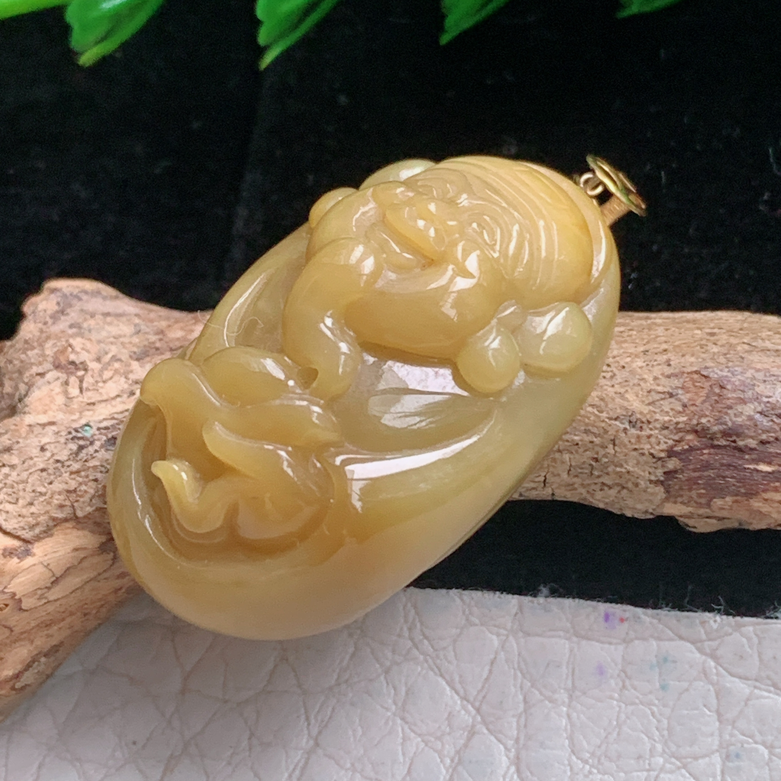 axm实拍30*18*10.2缅甸翡翠黄翡财神爷吊坠镶金扣招财进宝玉坠