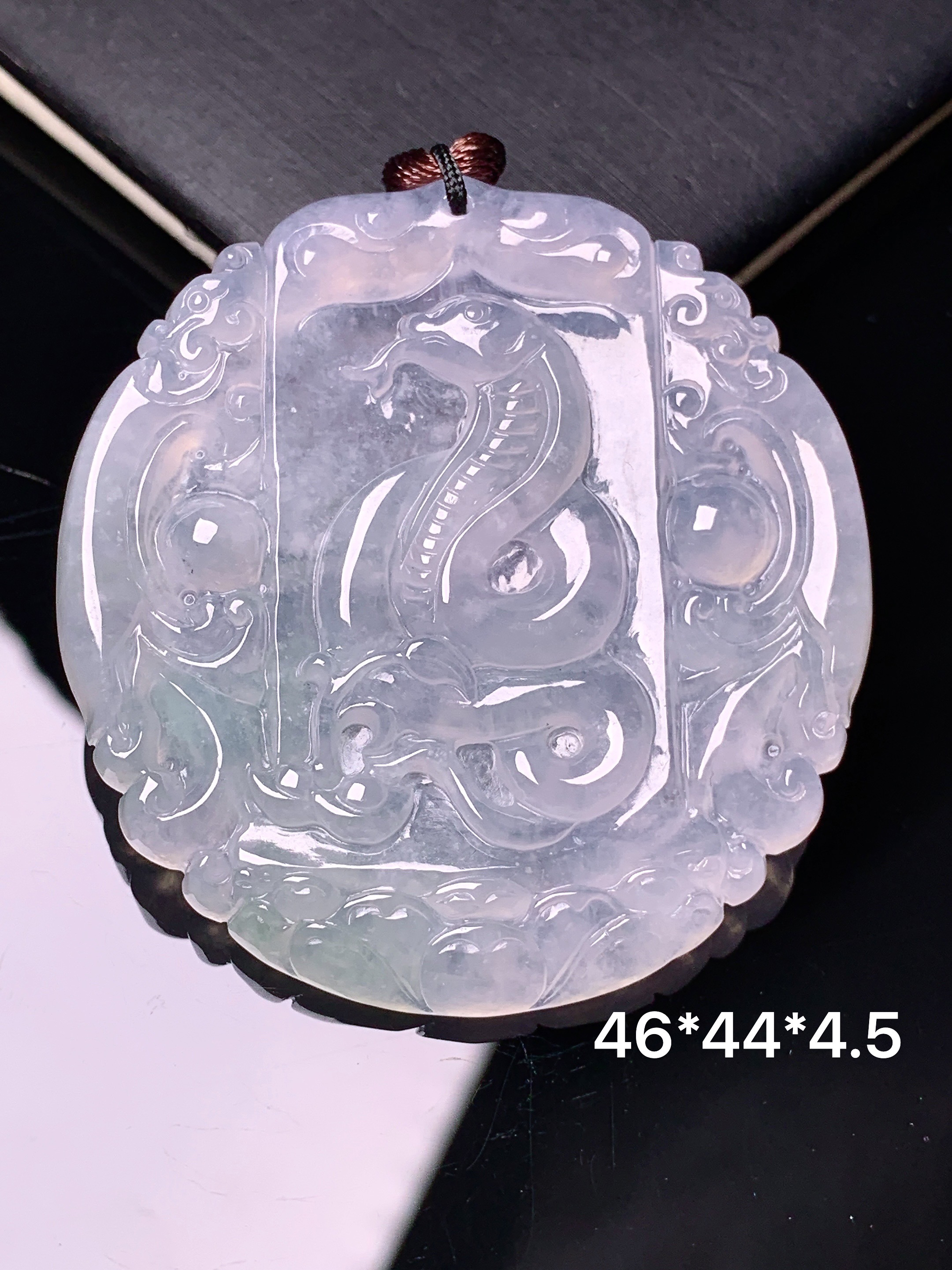 冰种生肖蛇吊坠 玉质细腻 色泽艳丽清新 水润亮眼 整体尺寸46*44*4.6b2