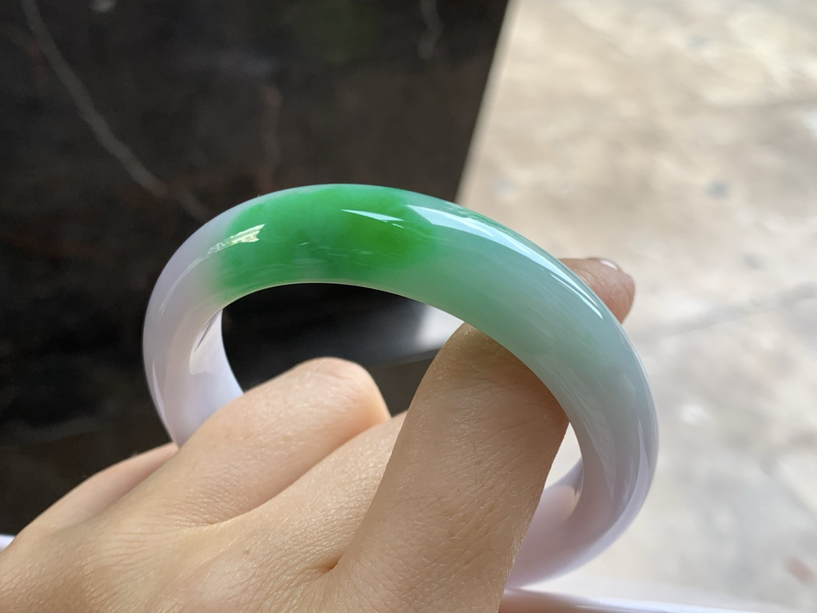 52-12.6-8.2

阳绿色手镯^_^底子细腻 绿色浓郁大气