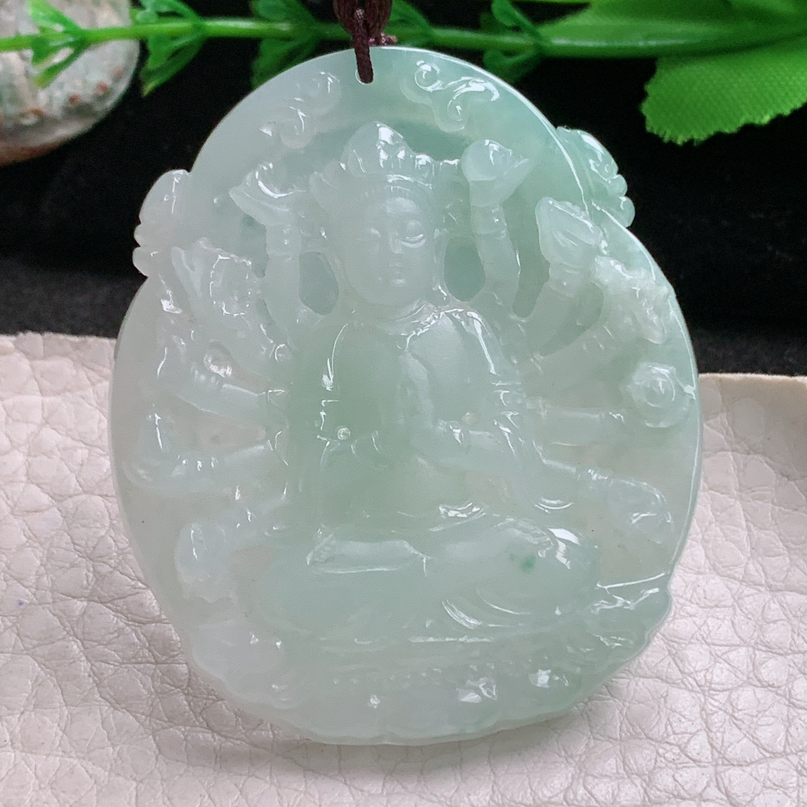 Bg实拍53.5*45.8*6.2缅甸翡翠浅绿千手观音吊坠 精雕守护神