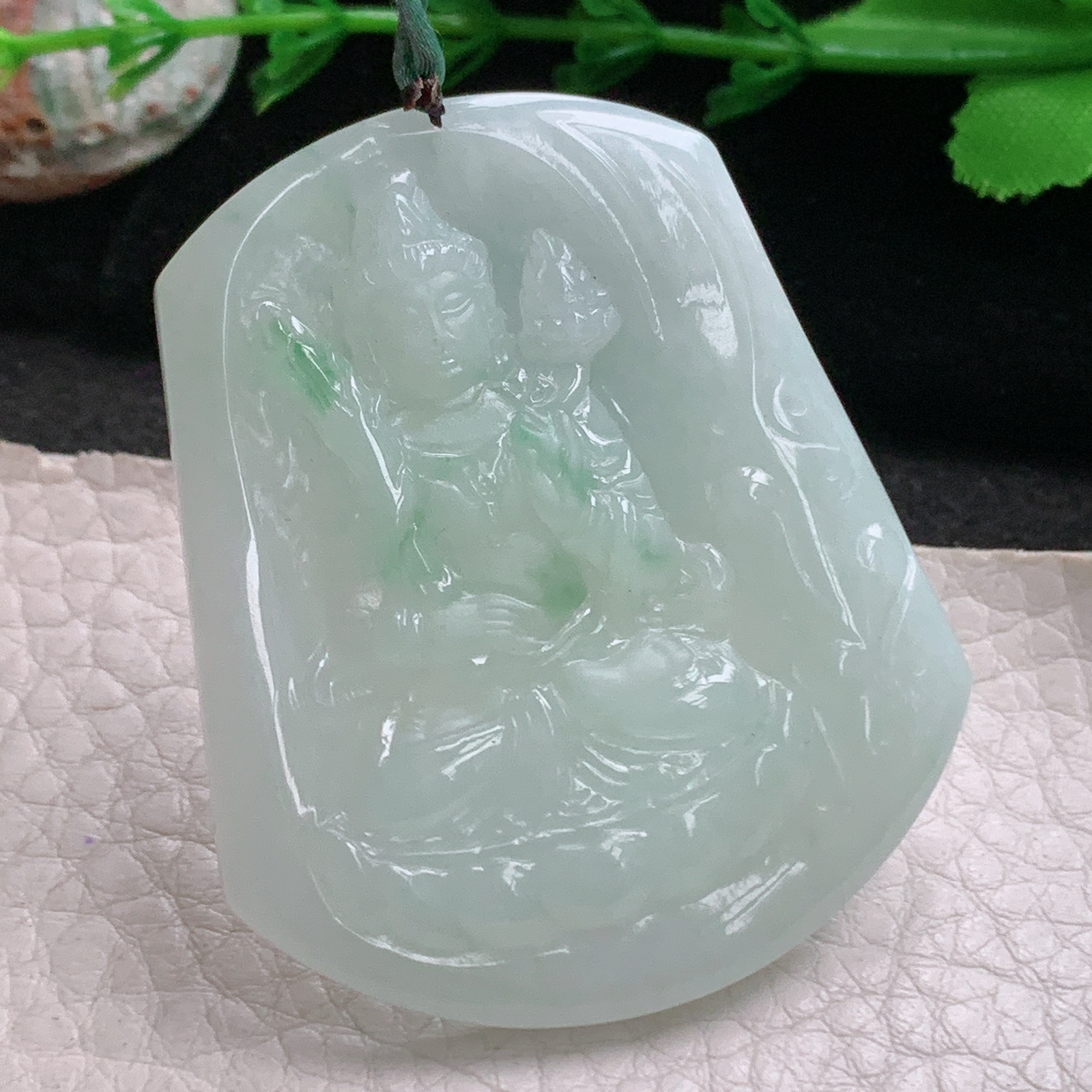 Bg实拍51.5*43.6*5.6缅甸翡翠淡绿飘绿虚空藏菩萨吊坠