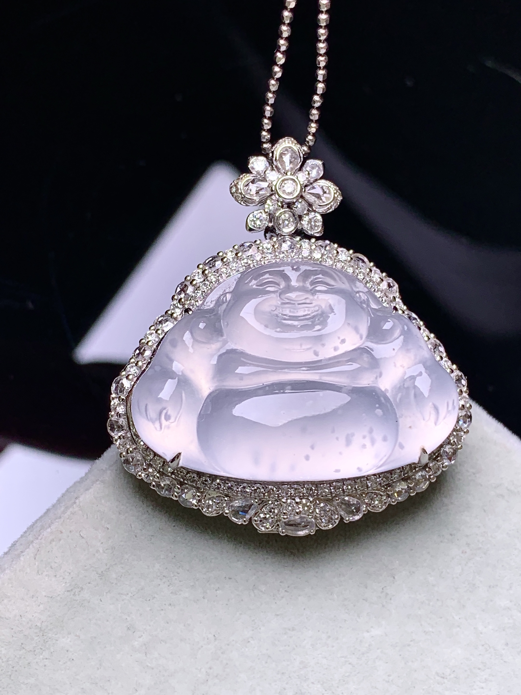 18k金钻镶嵌冰种佛公吊坠 玉质细腻 色泽艳丽清新 水润亮眼 整体尺寸33.8*30*12.6s2