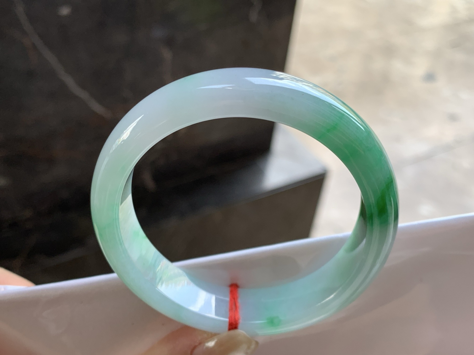 55.5-13.8-8辣绿色手镯^_^底子细腻干净 绿色浓郁