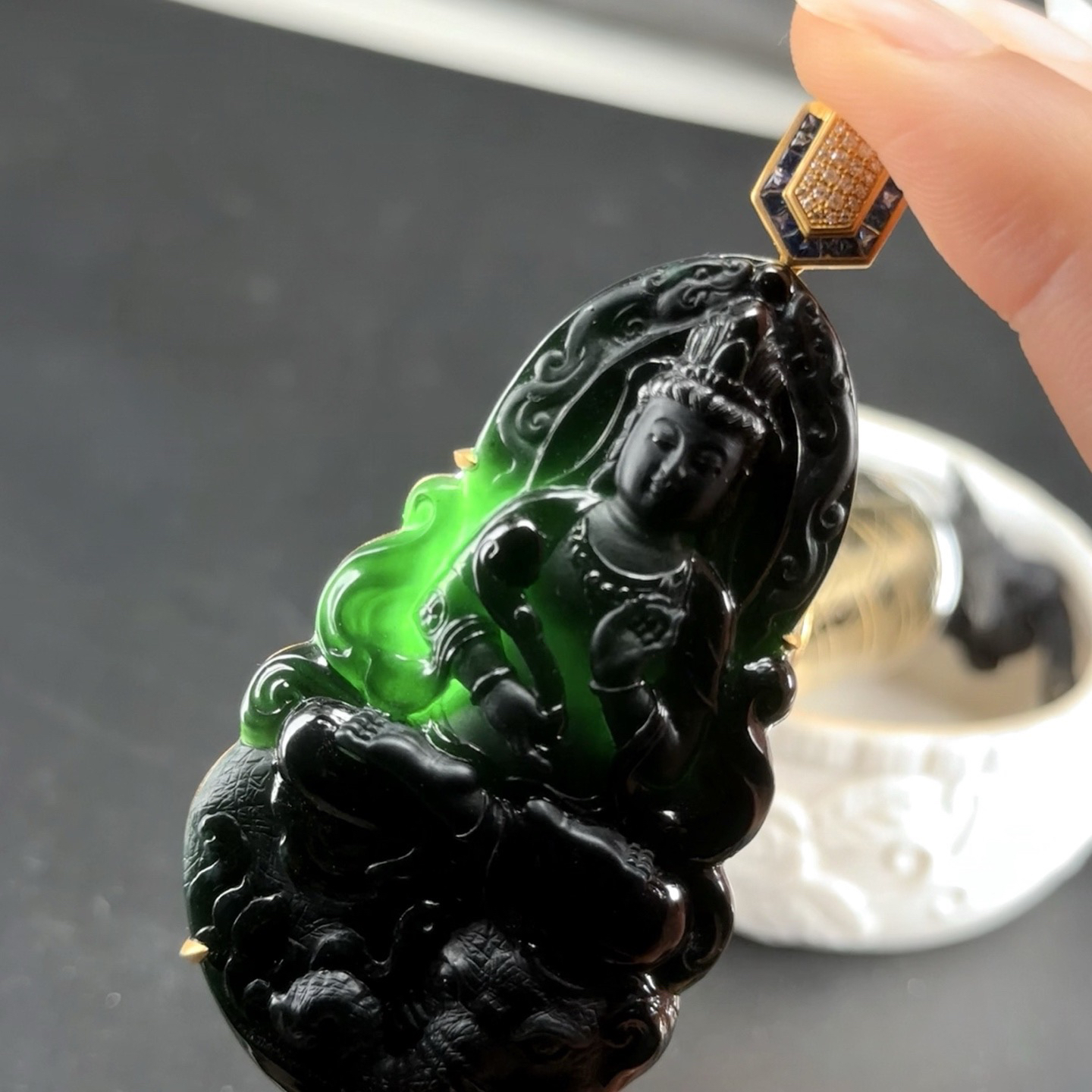 精品18k墨翠普贤菩萨 种好色正 黑度极好 打灯通透 油性十足 尺寸73.2