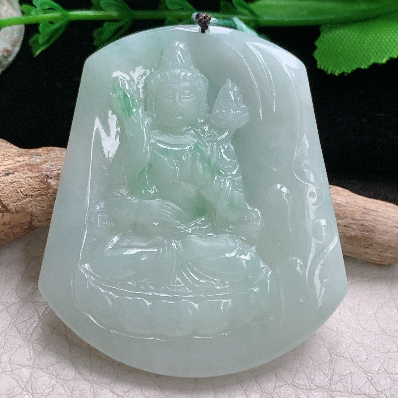 Bg实拍51.5*43.6*5.6缅甸翡翠淡绿飘绿虚空藏菩萨吊坠