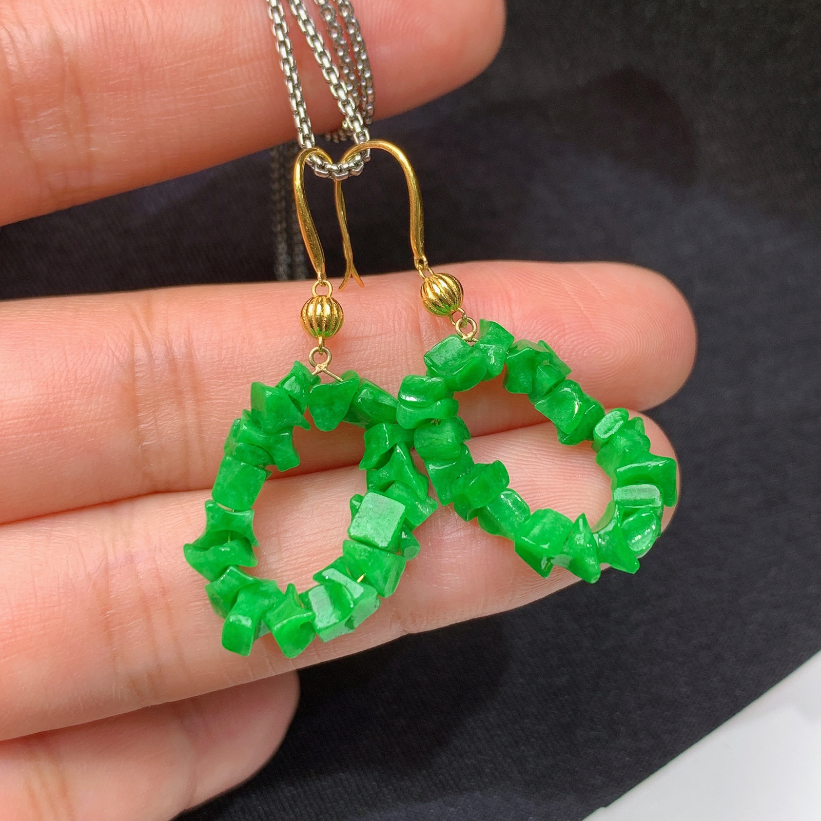 阳绿随形耳坠，18k金镶嵌，简约时尚，冰润色甜，种水足，Lt 尺寸36.7*15*3.8