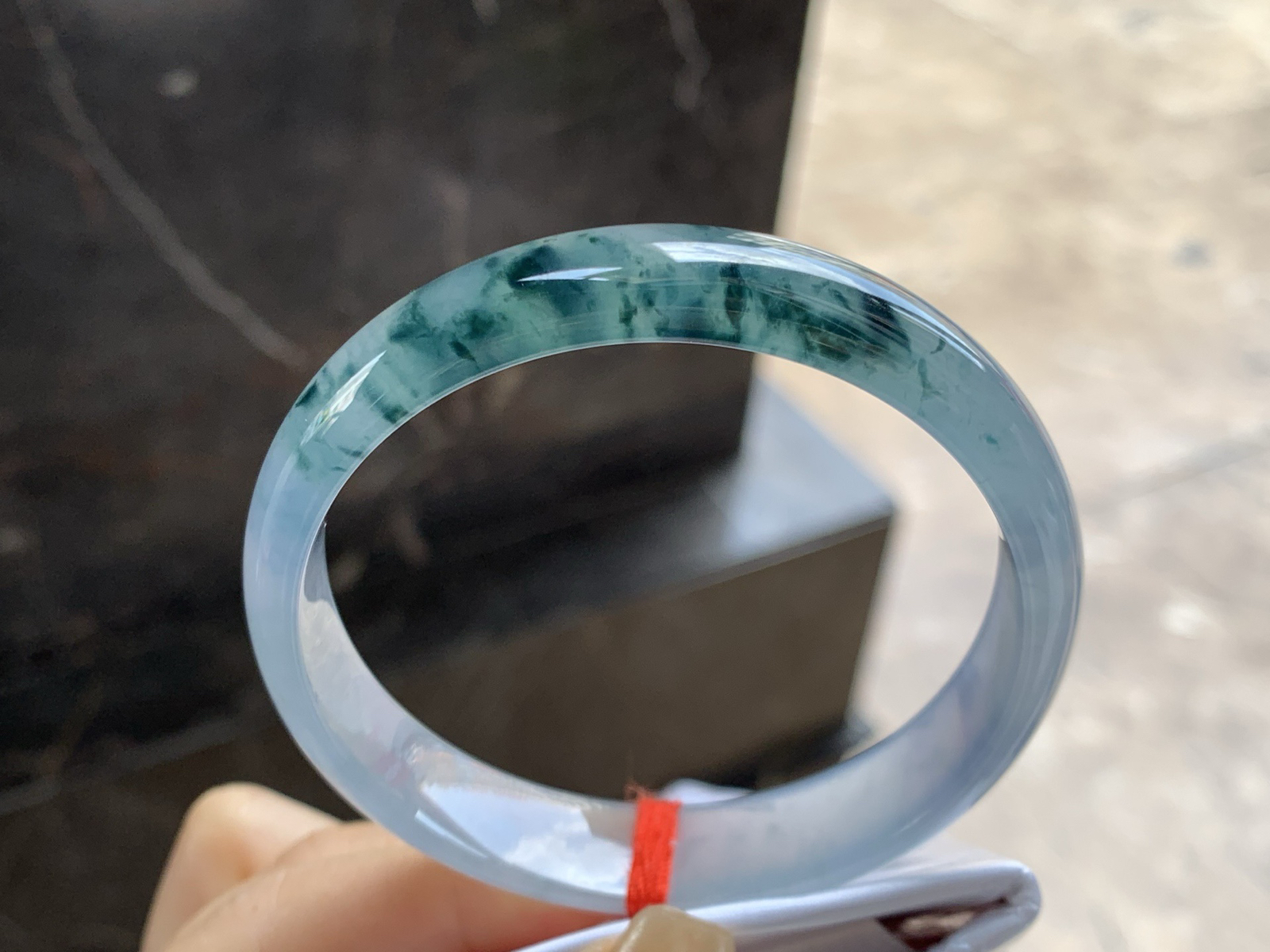 58.5-12.8-6.2

冰种飘花手镯^_^冰味十足～料子漂亮