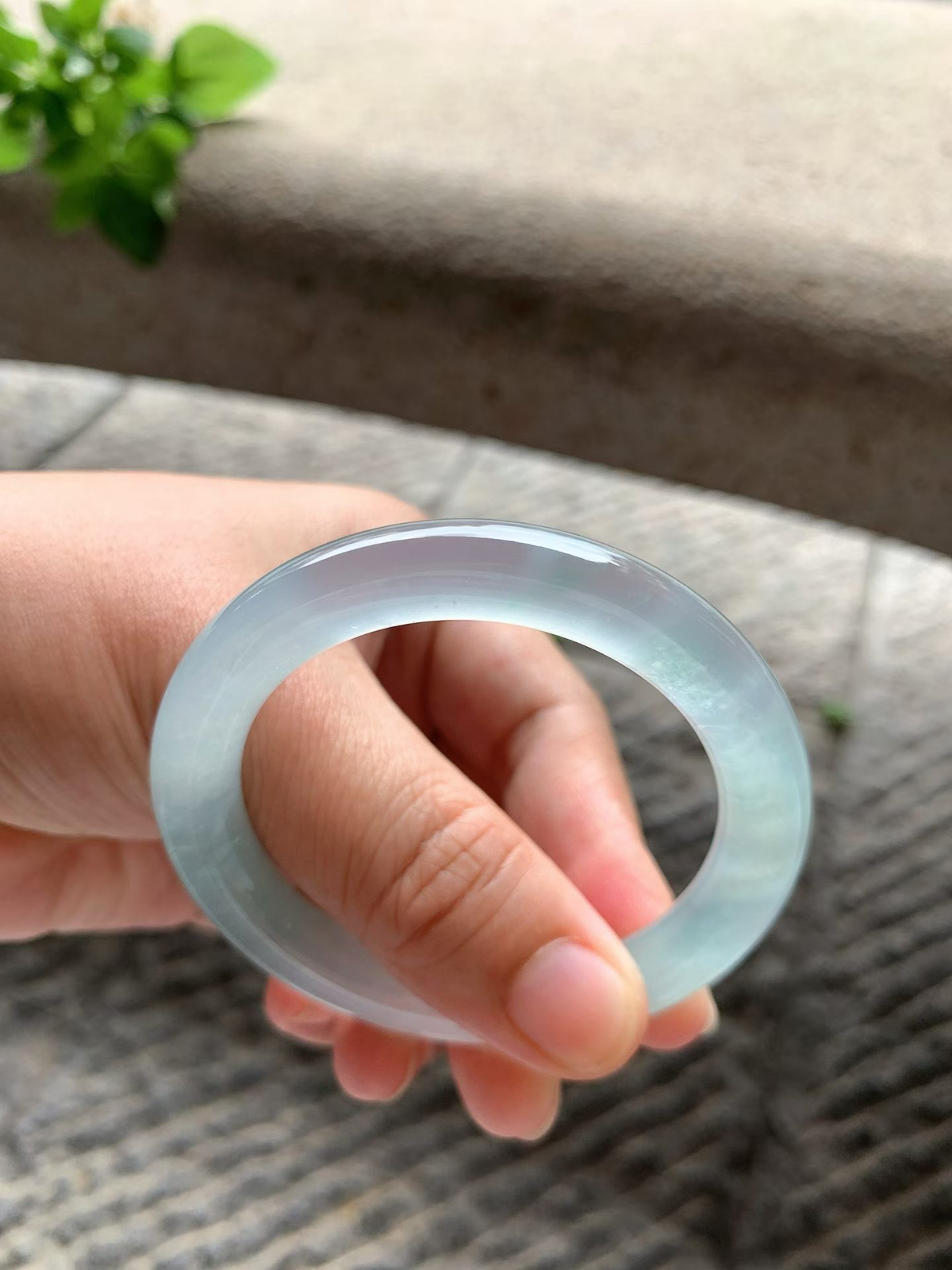 老坑淡晴底圆条手镯尺寸51*9*9.2 老坑种水，通体冰透，水足充盈，起光起胶，清新水灵！