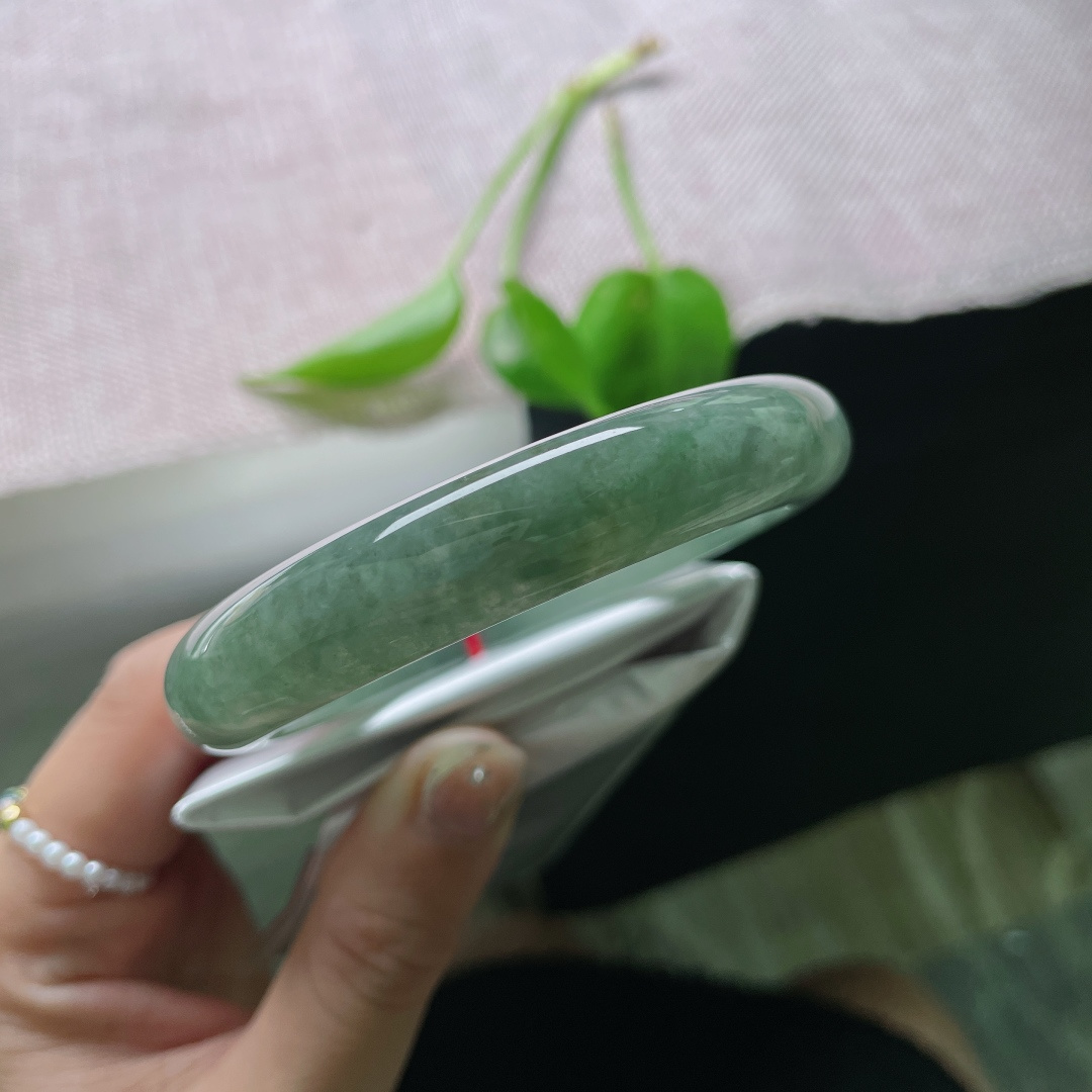 57.8/12/8，冰油青正圈，湖水蓝，熠熠生辉，种老水足，清透泛光，无裂，ss51797a