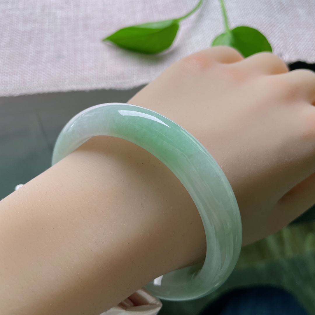 60.4/12.7/8.3，飘绿，水润，细腻，贵气，优雅，版型好，雍容华贵，无裂，ss51802a